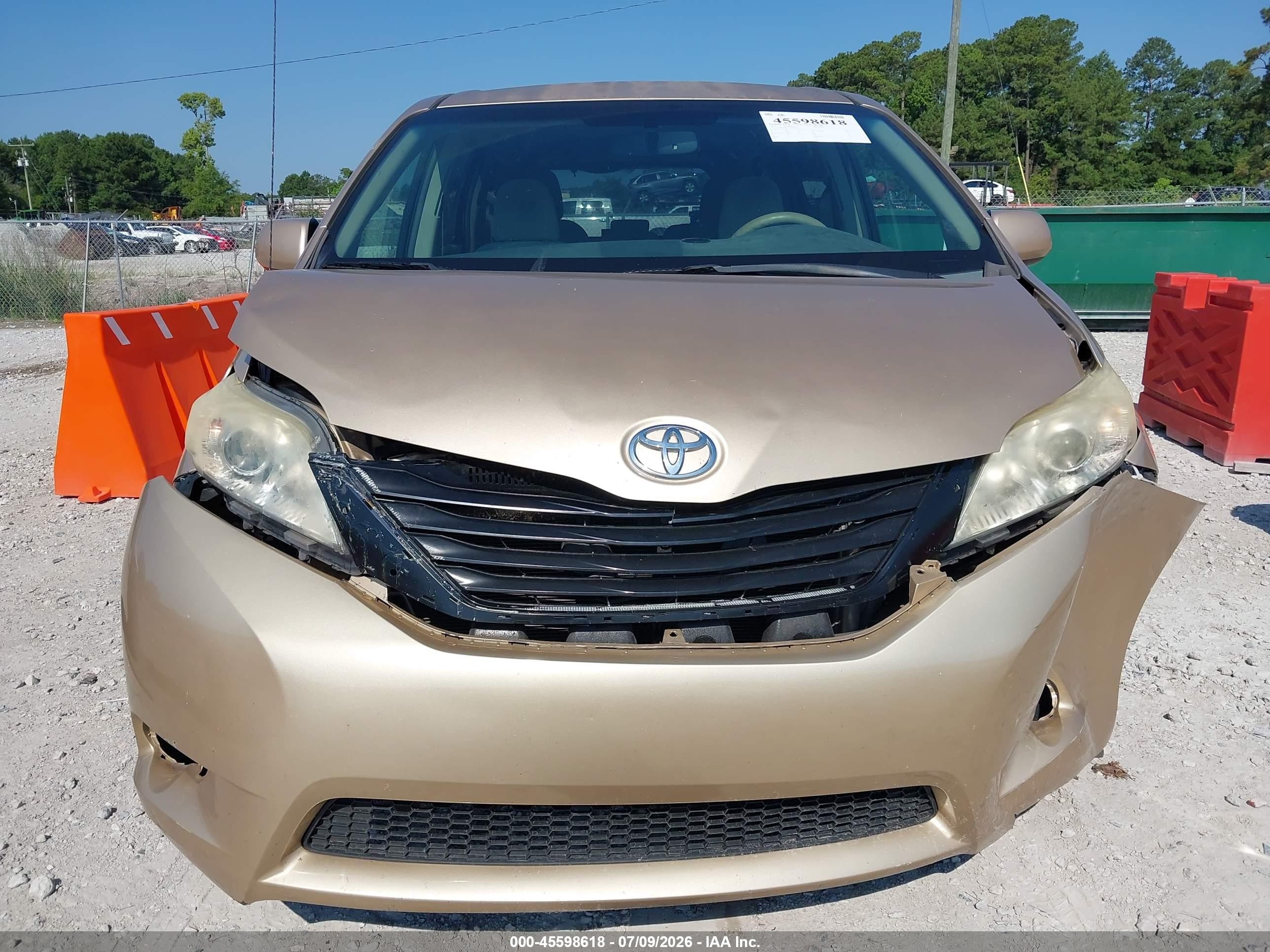 2012 Toyota Sienna Le V6 8 Passenger Gold vin: 5TDKK3DC2CS247899