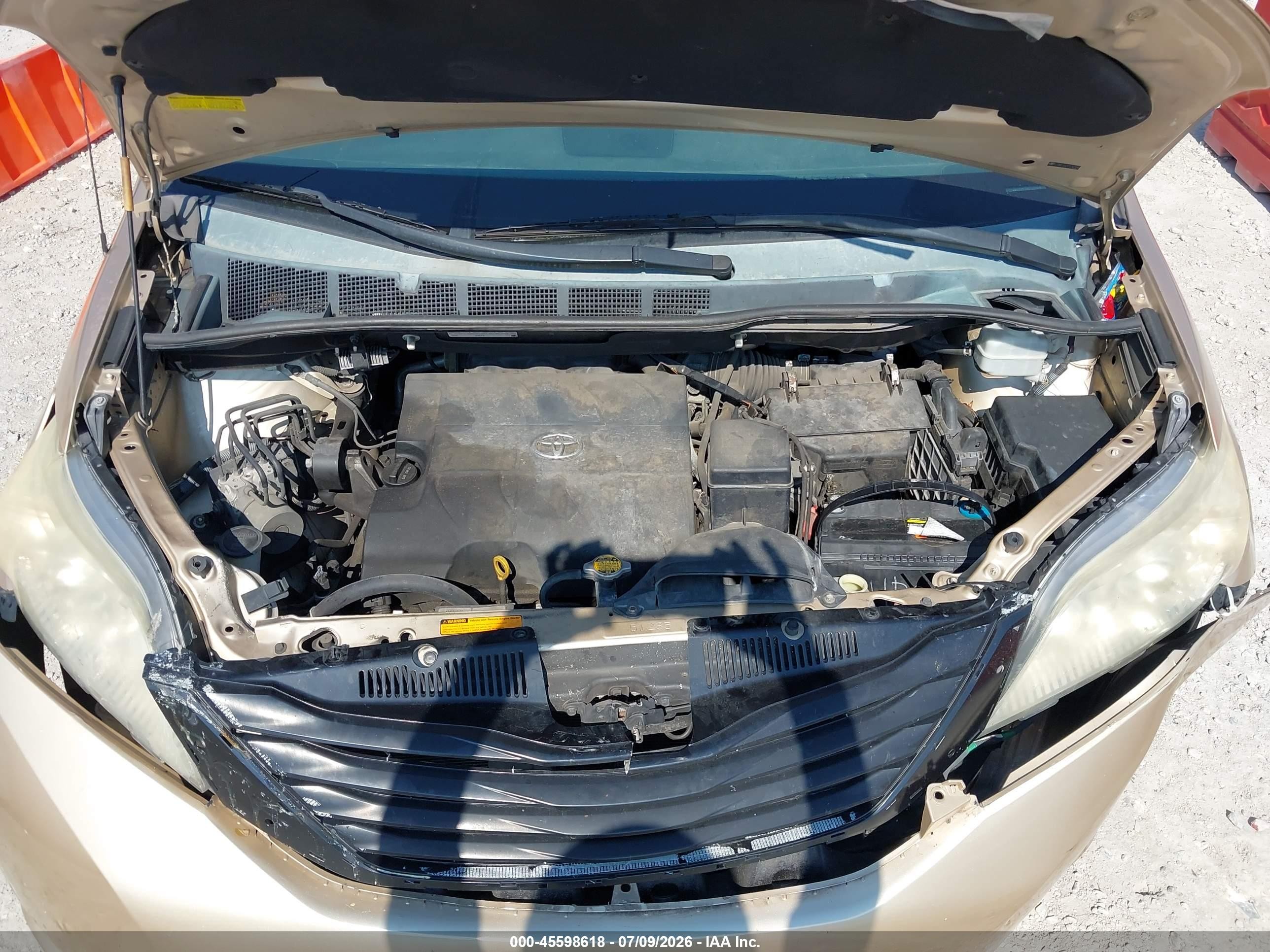 2012 Toyota Sienna Le V6 8 Passenger Gold vin: 5TDKK3DC2CS247899