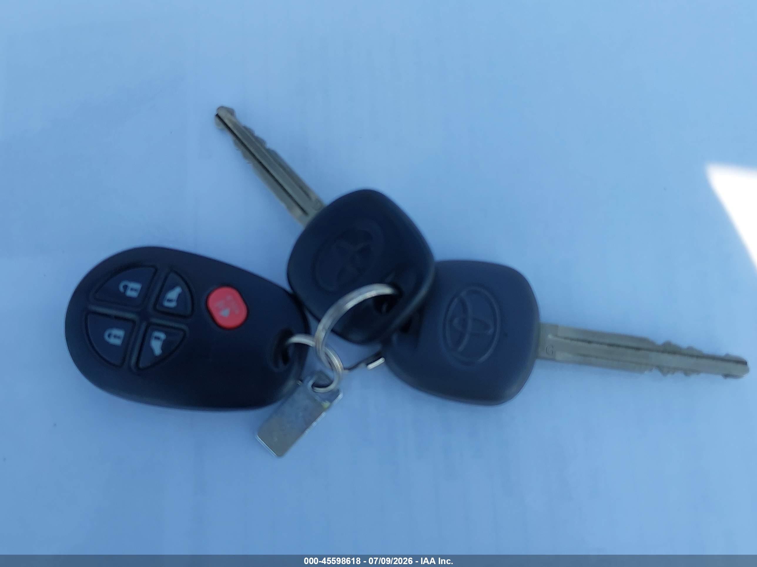2012 Toyota Sienna Le V6 8 Passenger Gold vin: 5TDKK3DC2CS247899