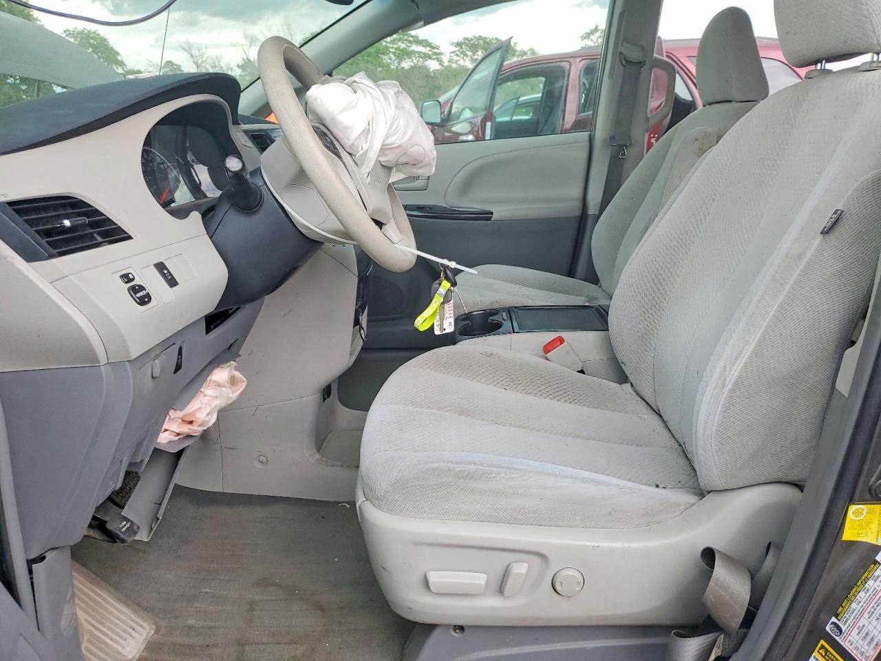 2012 Toyota Sienna Le Gray vin: 5TDKK3DC2CS249250