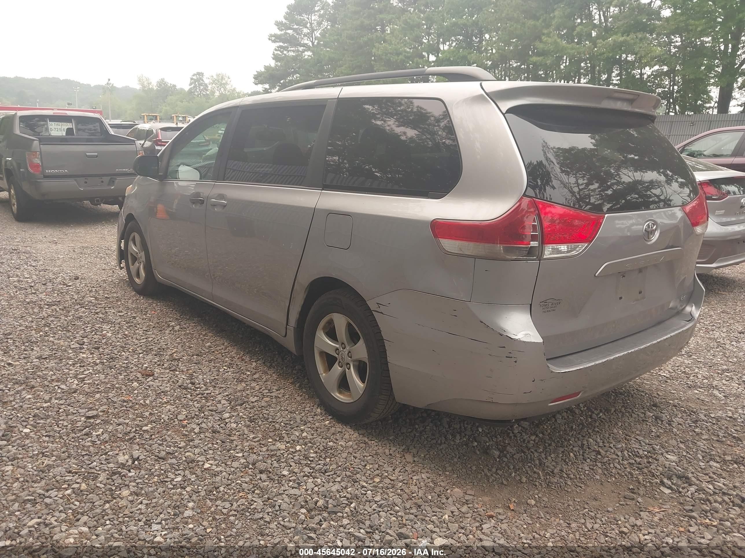 2012 Toyota Sienna Le V6 8 Passenger Silver vin: 5TDKK3DC2CS250608