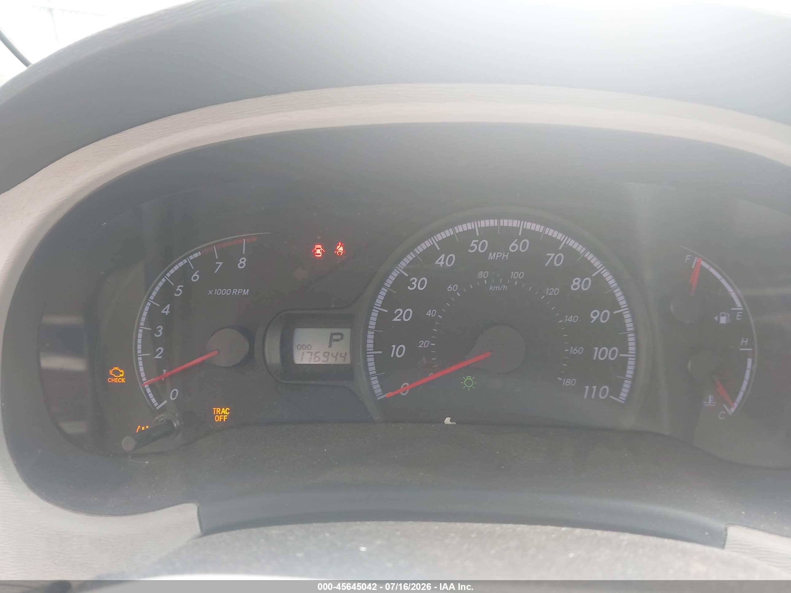 2012 Toyota Sienna Le V6 8 Passenger Silver vin: 5TDKK3DC2CS250608