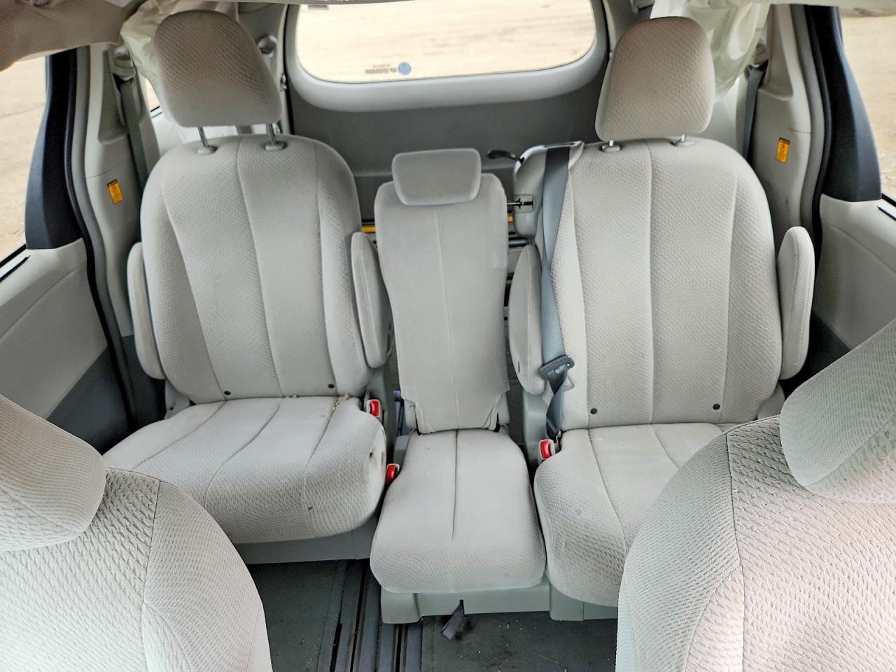 2012 Toyota Sienna Le Gray vin: 5TDKK3DC2CS257199
