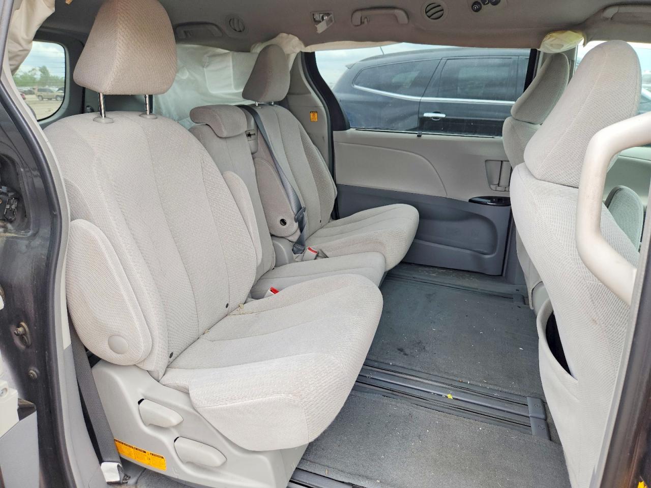 2012 Toyota Sienna Le Gray vin: 5TDKK3DC2CS257199
