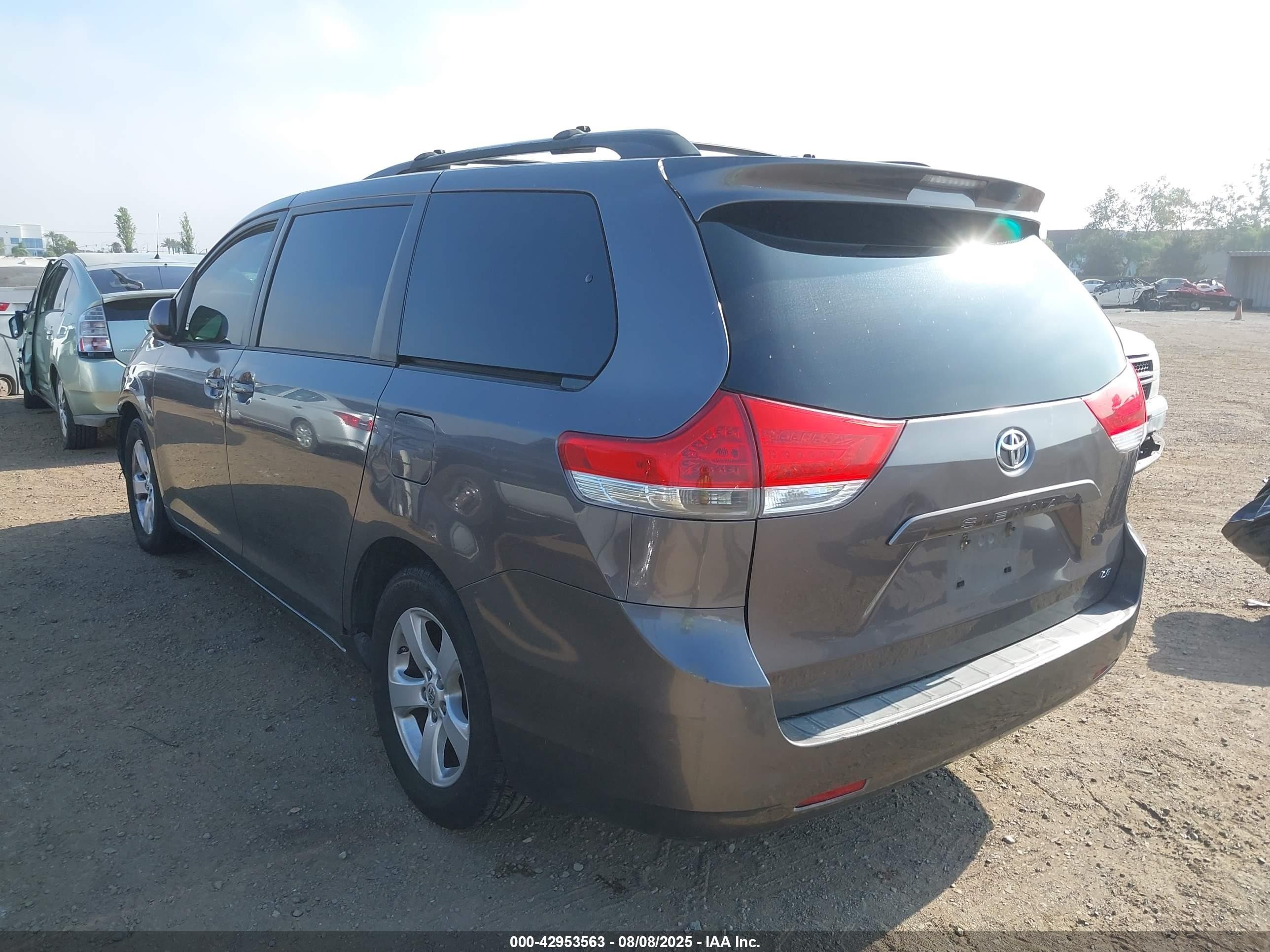 2012 Toyota Sienna Le V6 8 Passenger Gray vin: 5TDKK3DC2CS260829