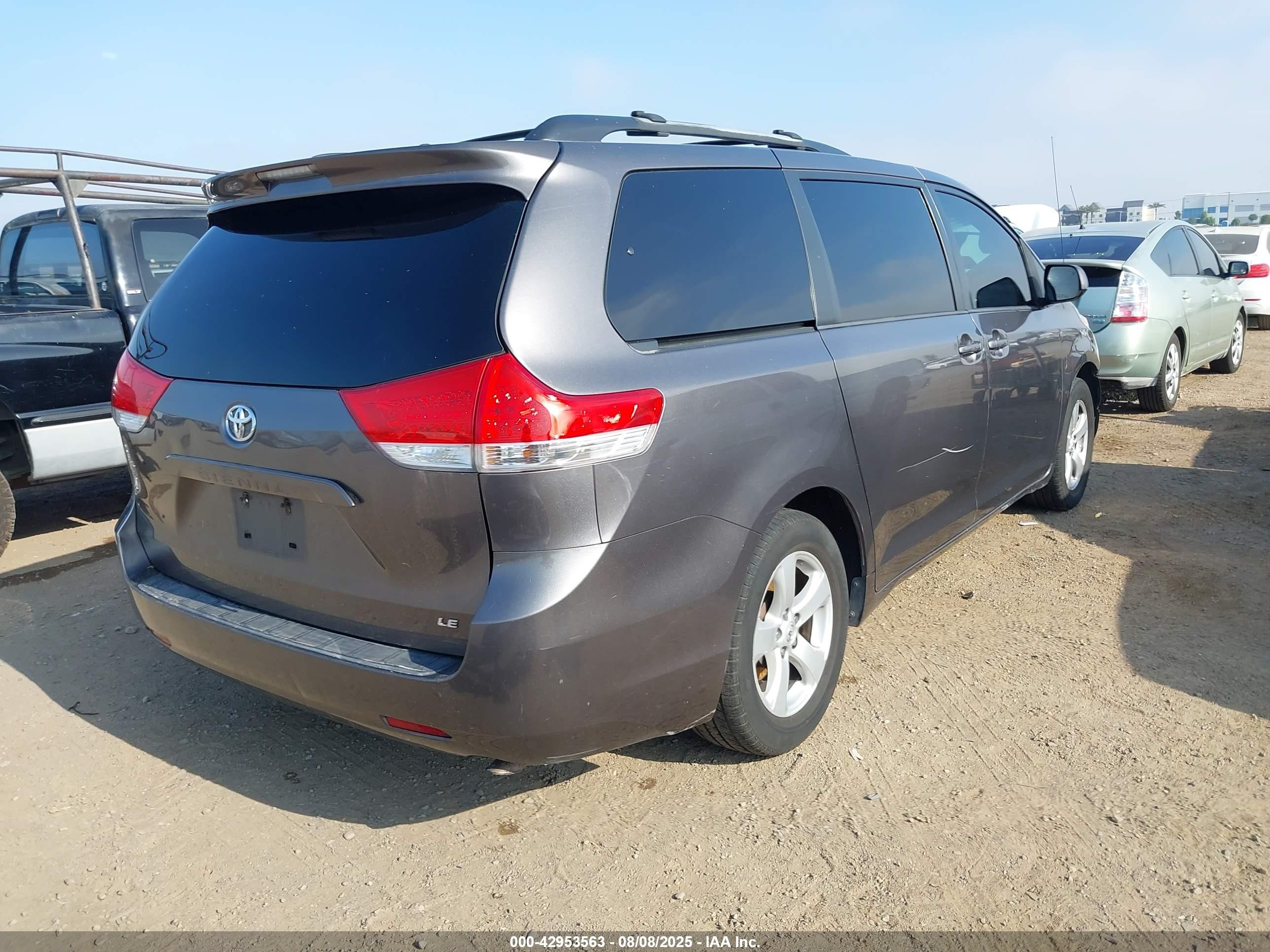 2012 Toyota Sienna Le V6 8 Passenger Gray vin: 5TDKK3DC2CS260829