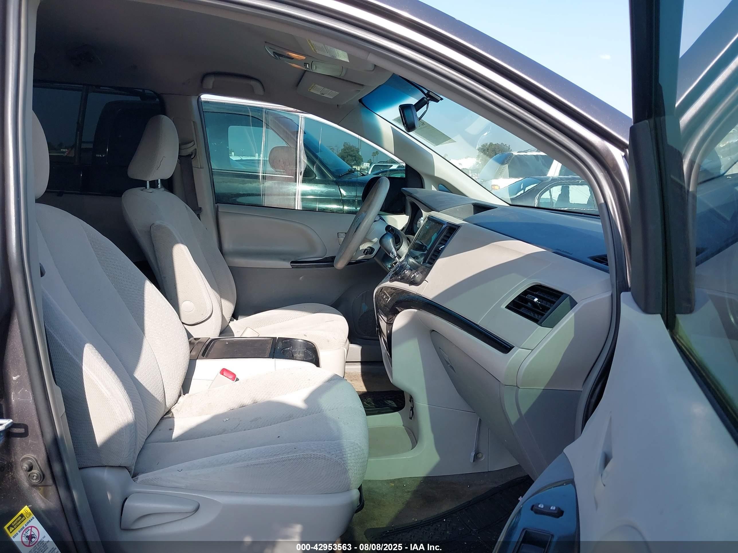 2012 Toyota Sienna Le V6 8 Passenger Gray vin: 5TDKK3DC2CS260829