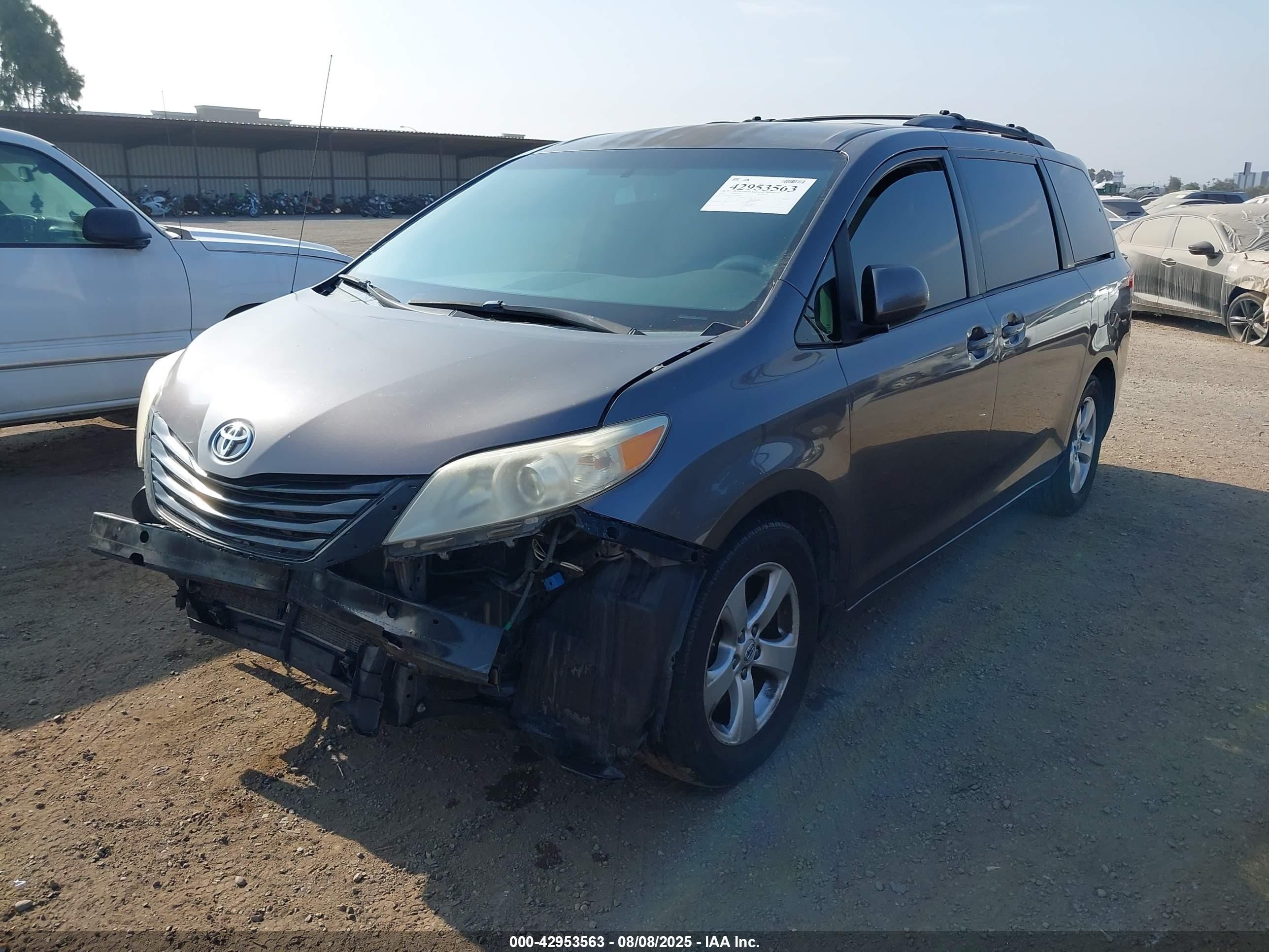 2012 Toyota Sienna Le V6 8 Passenger Gray vin: 5TDKK3DC2CS260829