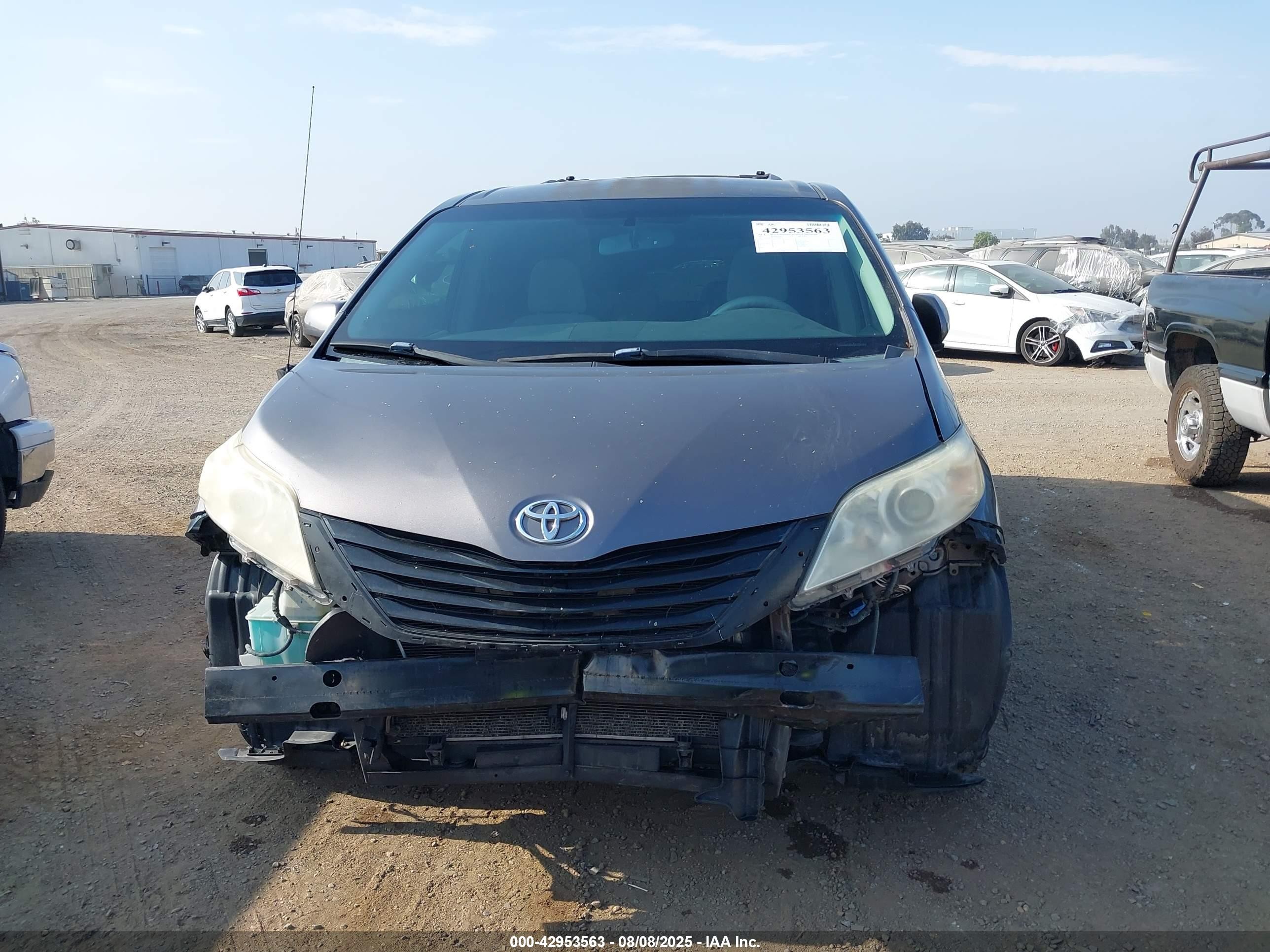 2012 Toyota Sienna Le V6 8 Passenger Gray vin: 5TDKK3DC2CS260829