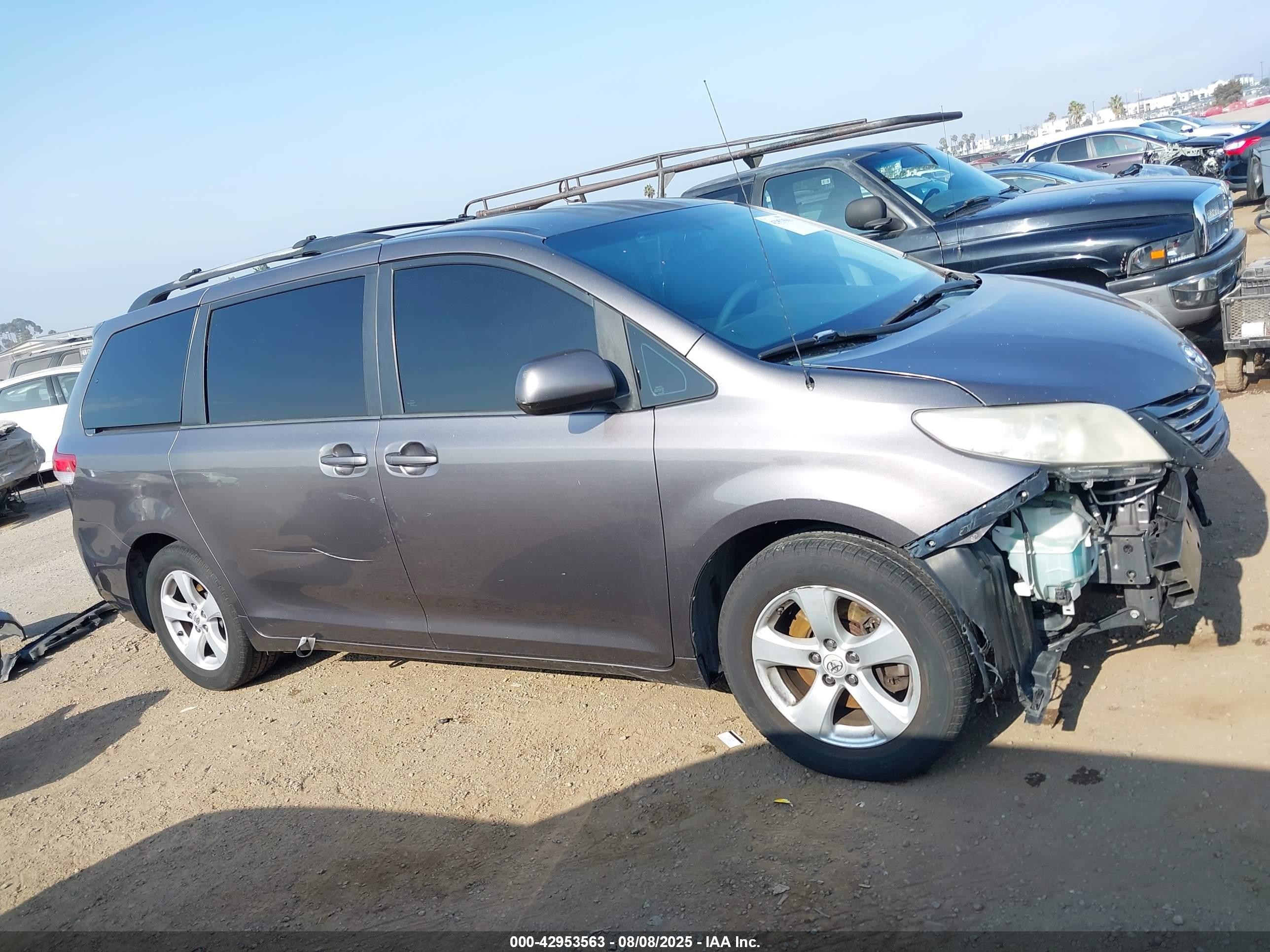 2012 Toyota Sienna Le V6 8 Passenger Gray vin: 5TDKK3DC2CS260829