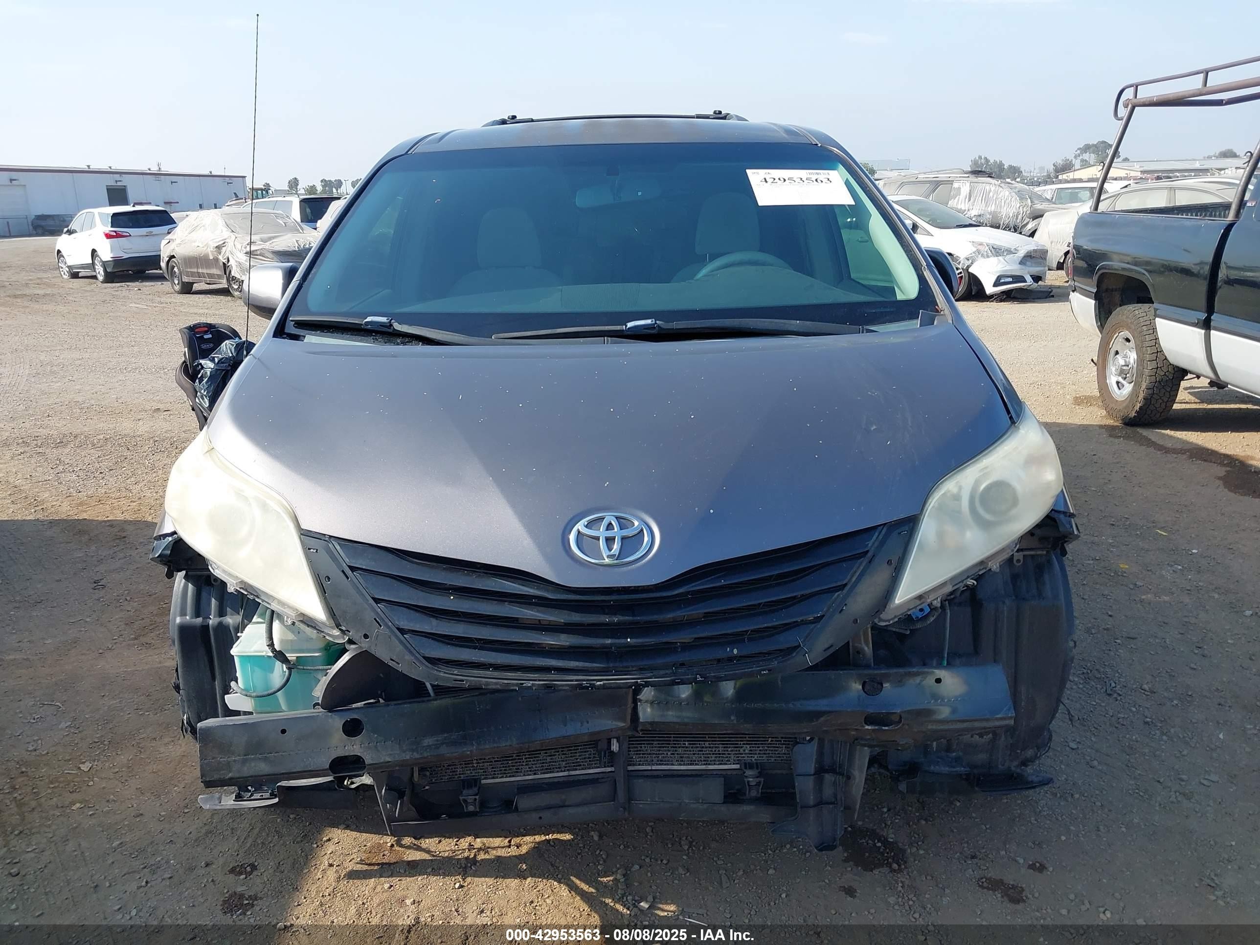 2012 Toyota Sienna Le V6 8 Passenger Gray vin: 5TDKK3DC2CS260829