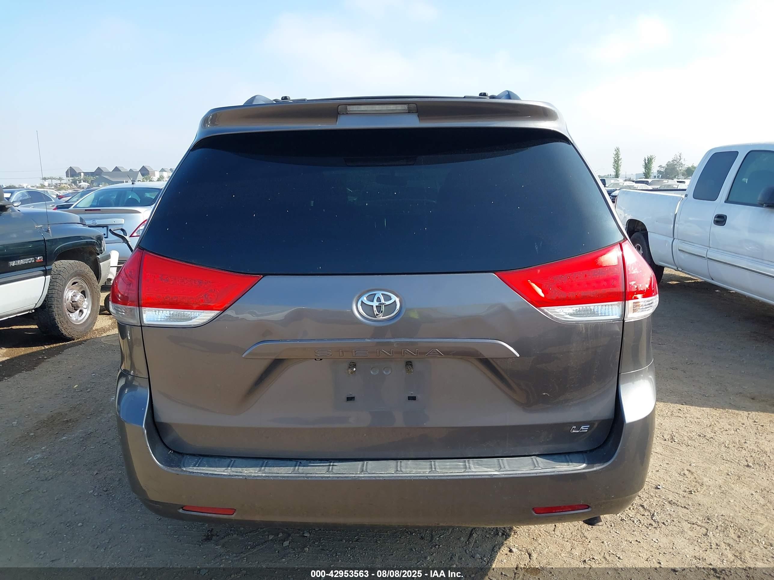 2012 Toyota Sienna Le V6 8 Passenger Gray vin: 5TDKK3DC2CS260829