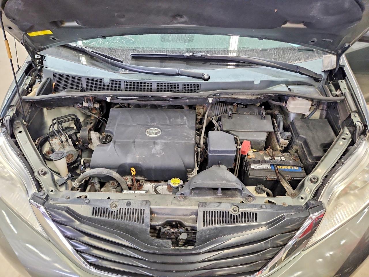 2012 Toyota Sienna Le Gray vin: 5TDKK3DC2CS277811