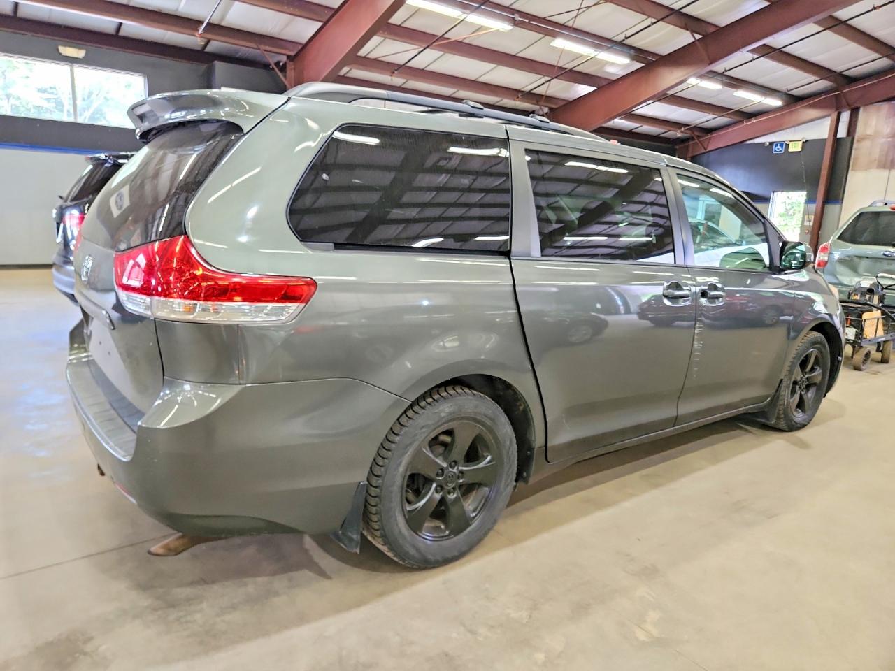 2012 Toyota Sienna Le Gray vin: 5TDKK3DC2CS277811