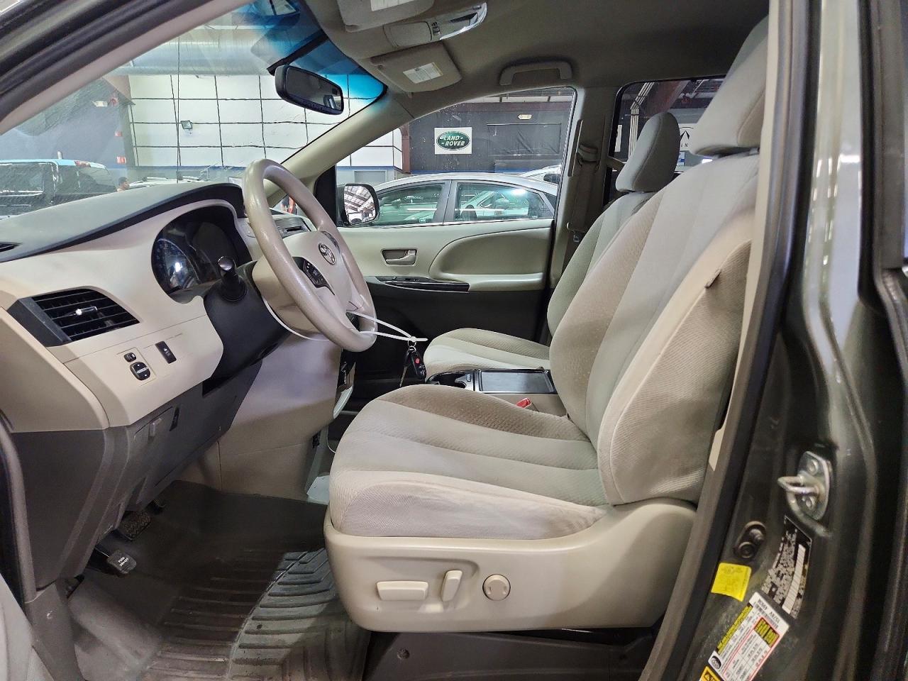 2012 Toyota Sienna Le Gray vin: 5TDKK3DC2CS277811