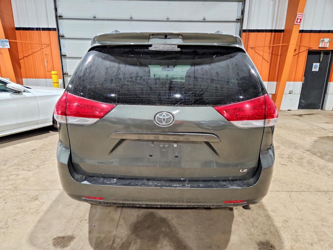 2013 Toyota Sienna Le 8-passenger Gray vin: 5TDKK3DC2DS283125