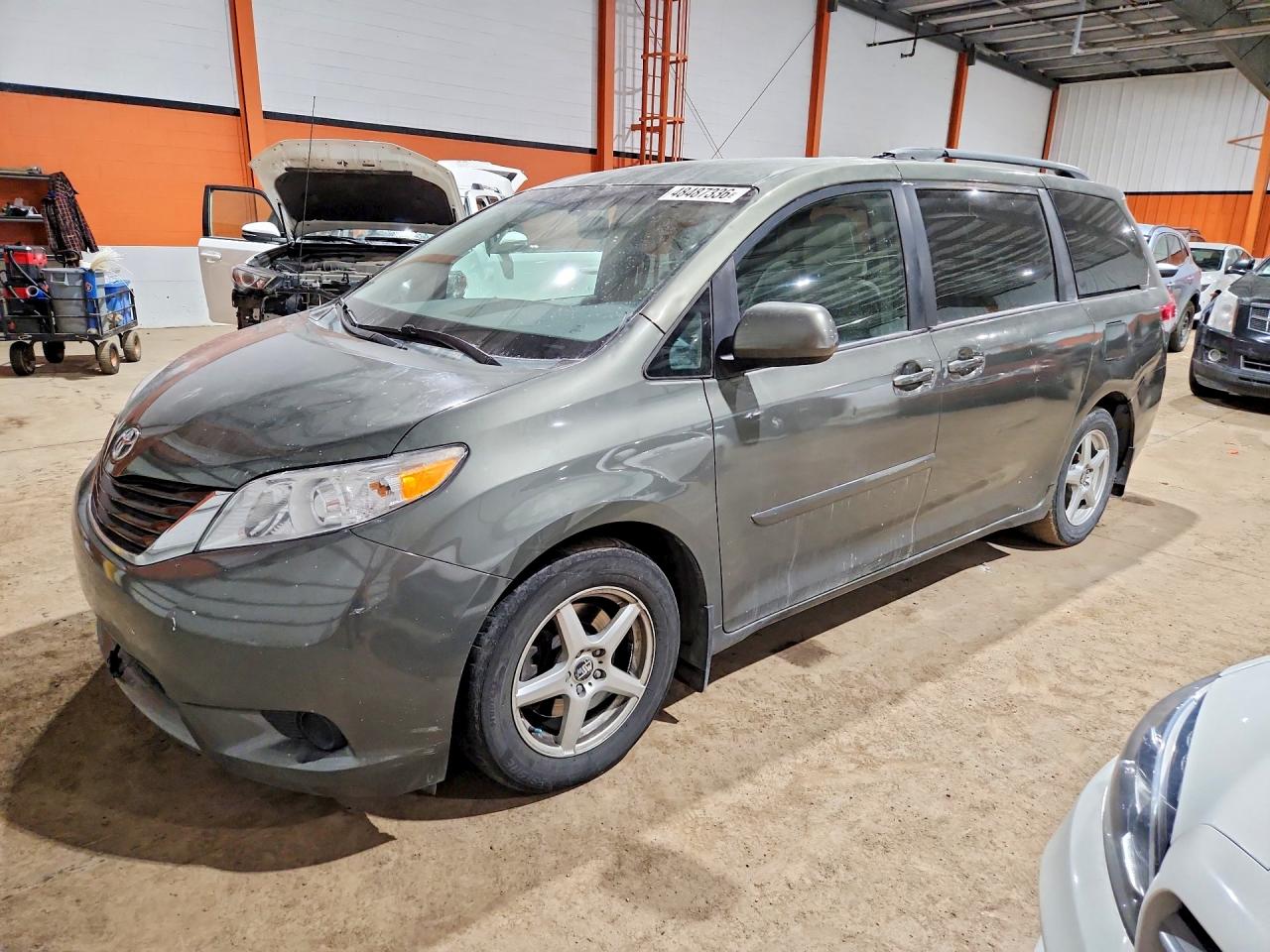 2013 Toyota Sienna Le 8-passenger Gray vin: 5TDKK3DC2DS283125