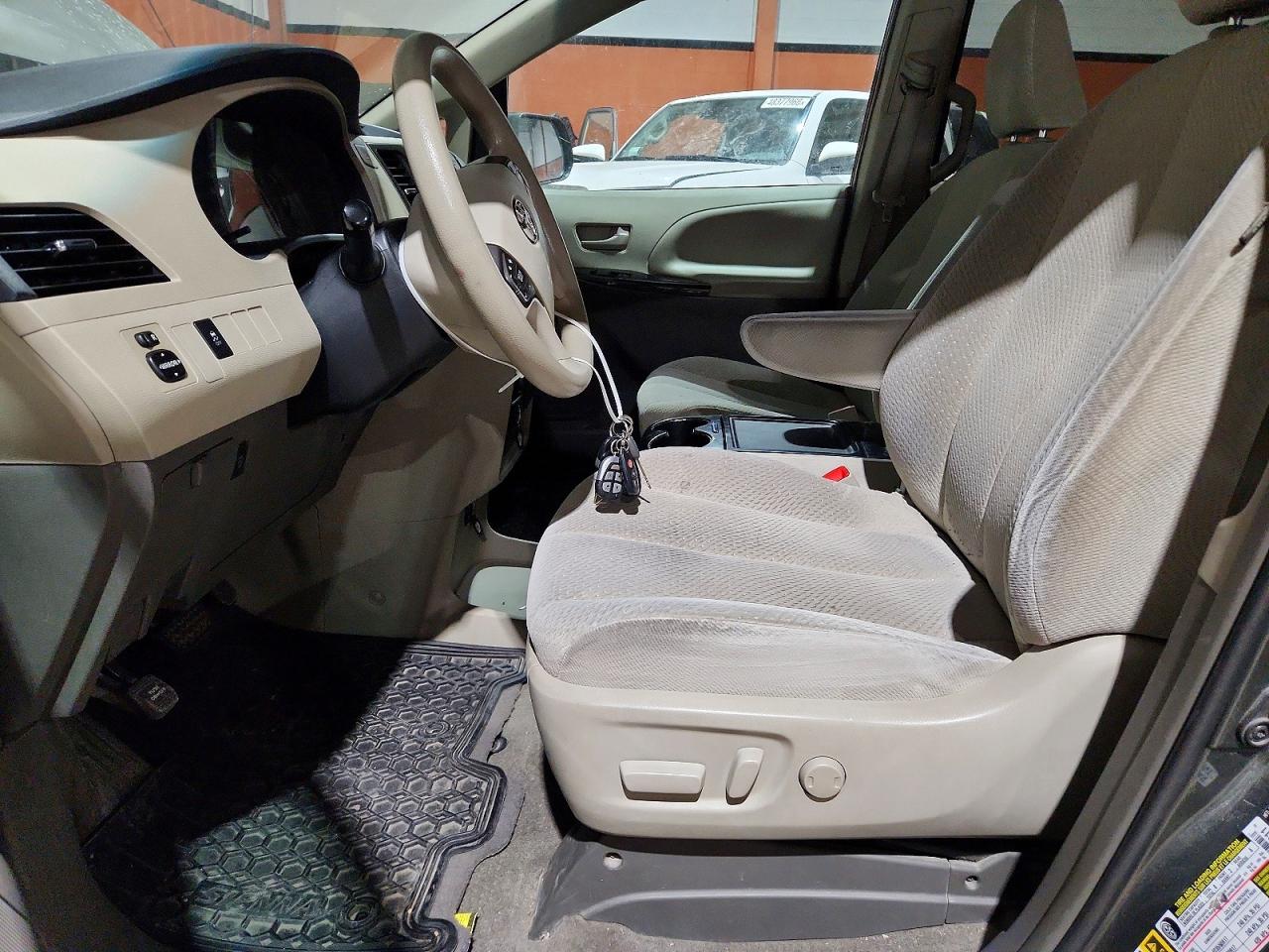 2013 Toyota Sienna Le 8-passenger Gray vin: 5TDKK3DC2DS283125