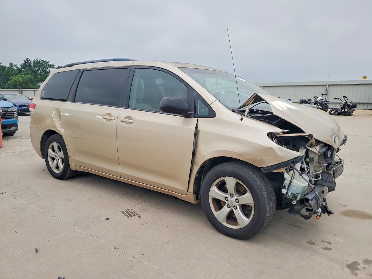 2013 Toyota Sienna Le Tan vin: 5TDKK3DC2DS295386