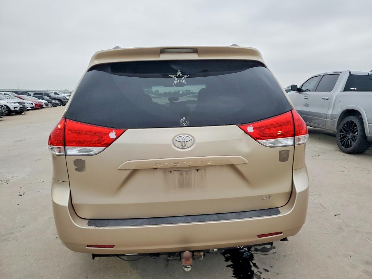 2013 Toyota Sienna Le Tan vin: 5TDKK3DC2DS295386