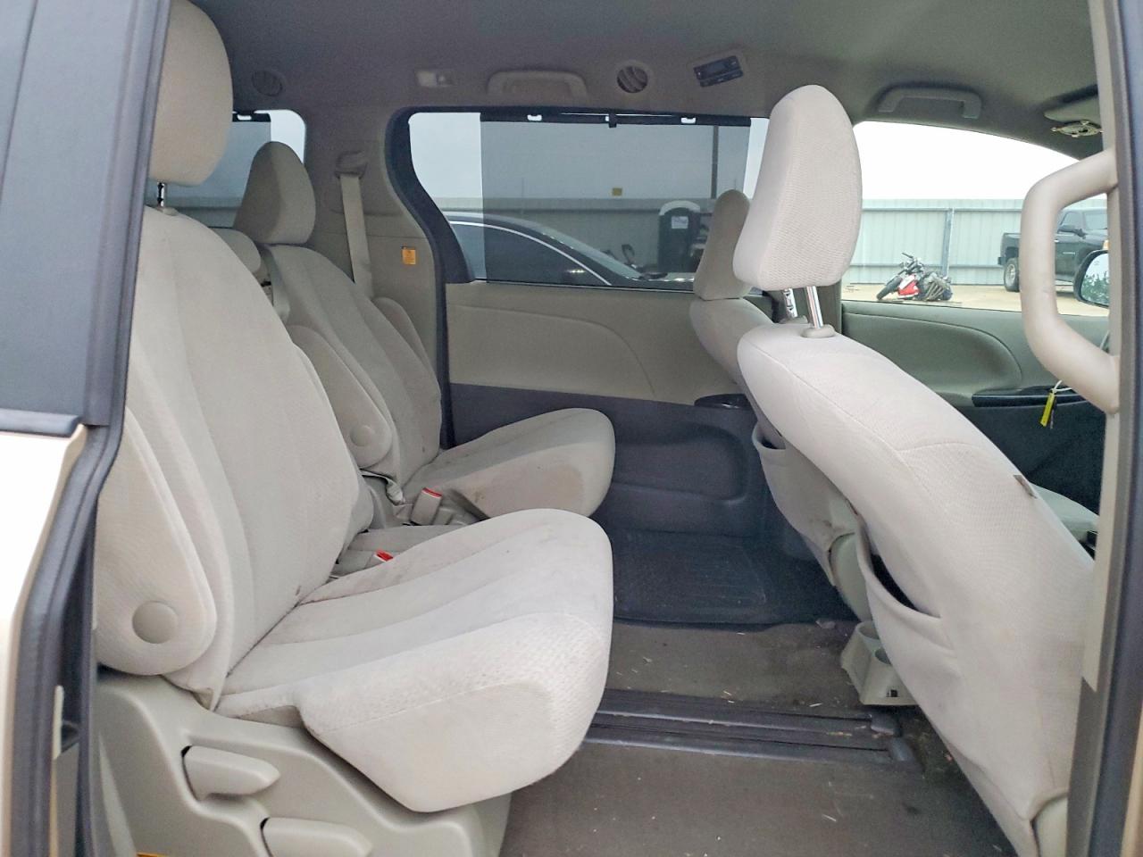 2013 Toyota Sienna Le Tan vin: 5TDKK3DC2DS295386