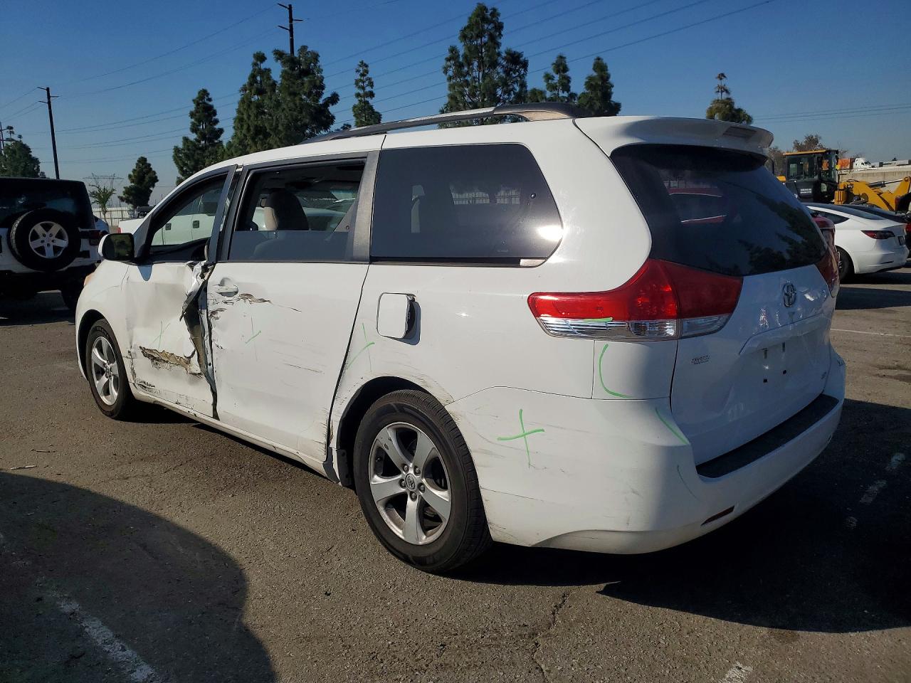 2013 Toyota *unknown* White vin: 5TDKK3DC2DS317080