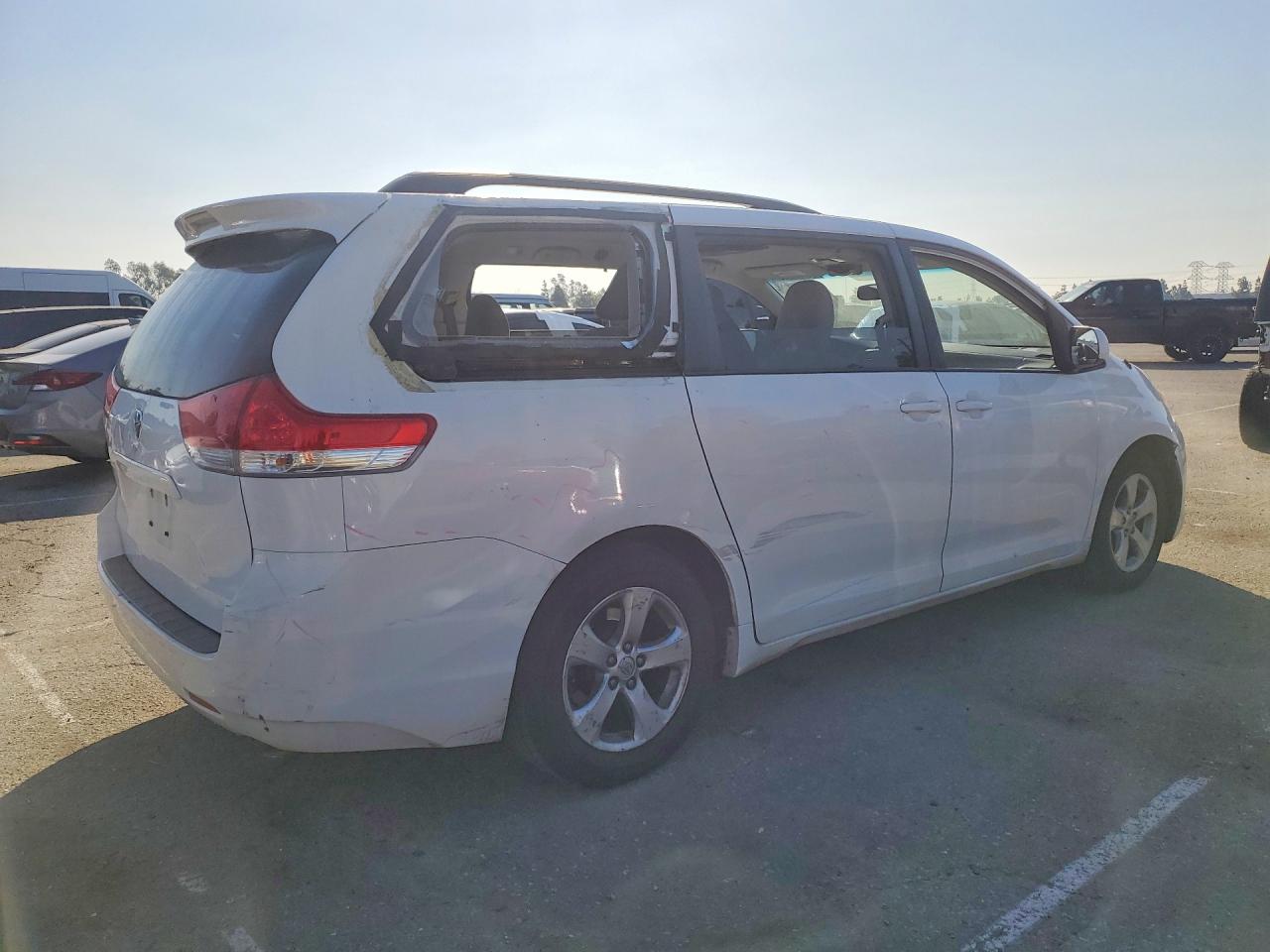 2013 Toyota *unknown* White vin: 5TDKK3DC2DS317080