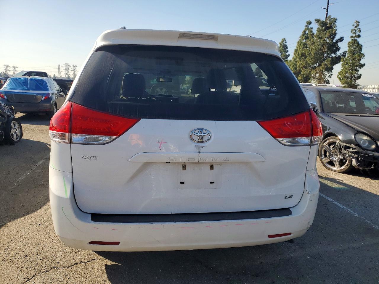 2013 Toyota *unknown* White vin: 5TDKK3DC2DS317080