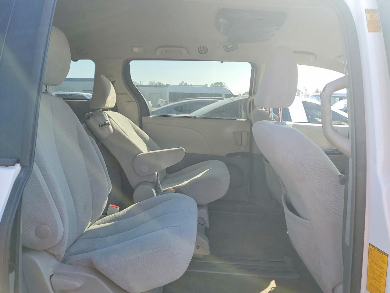 2013 Toyota *unknown* White vin: 5TDKK3DC2DS317080