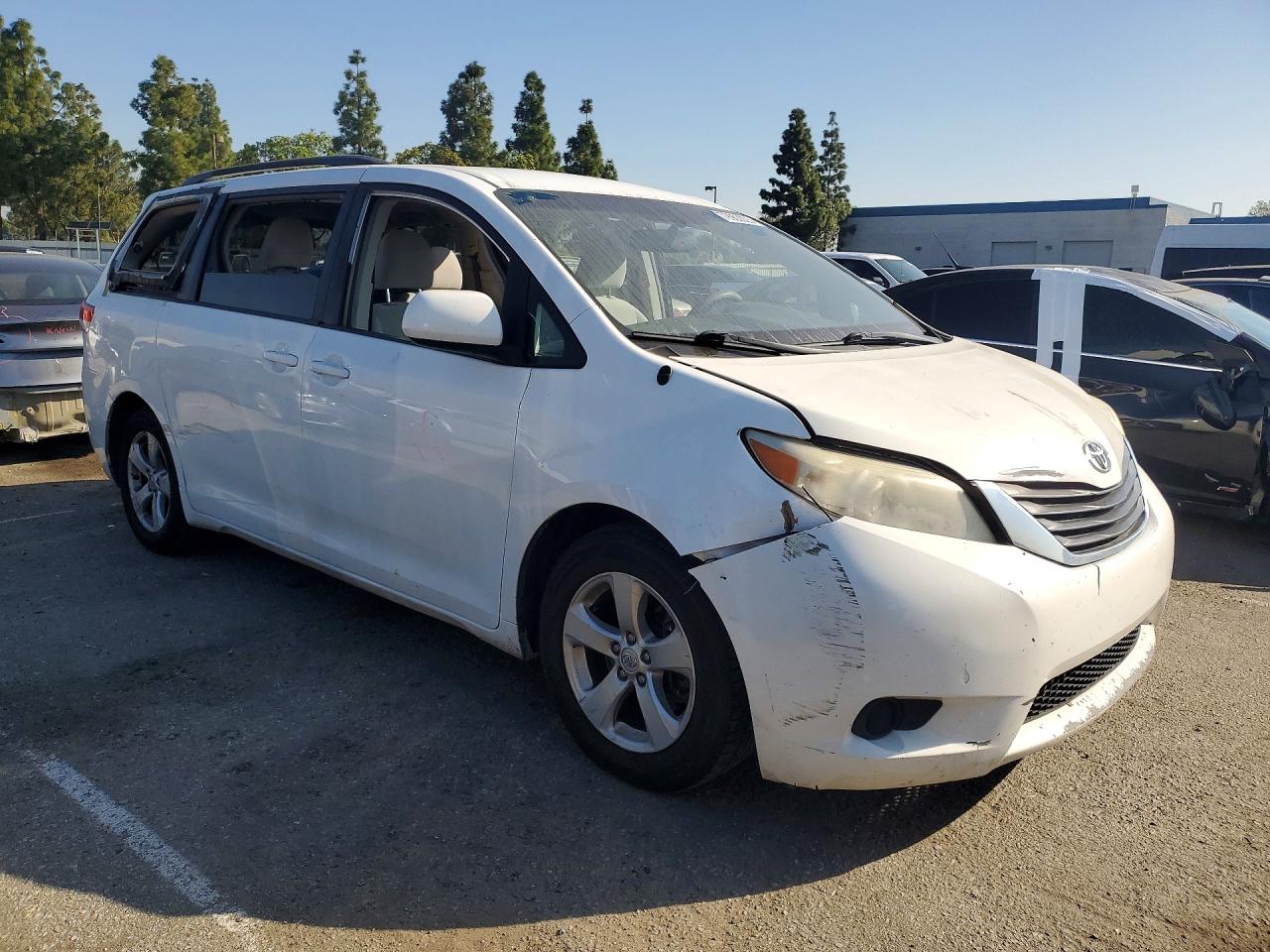 2013 Toyota *unknown* White vin: 5TDKK3DC2DS317080