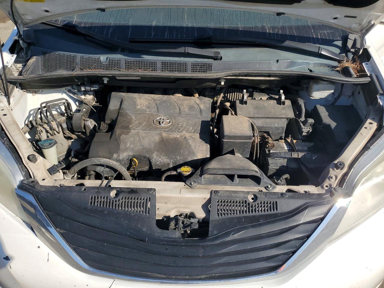 2013 Toyota *unknown* White vin: 5TDKK3DC2DS317080