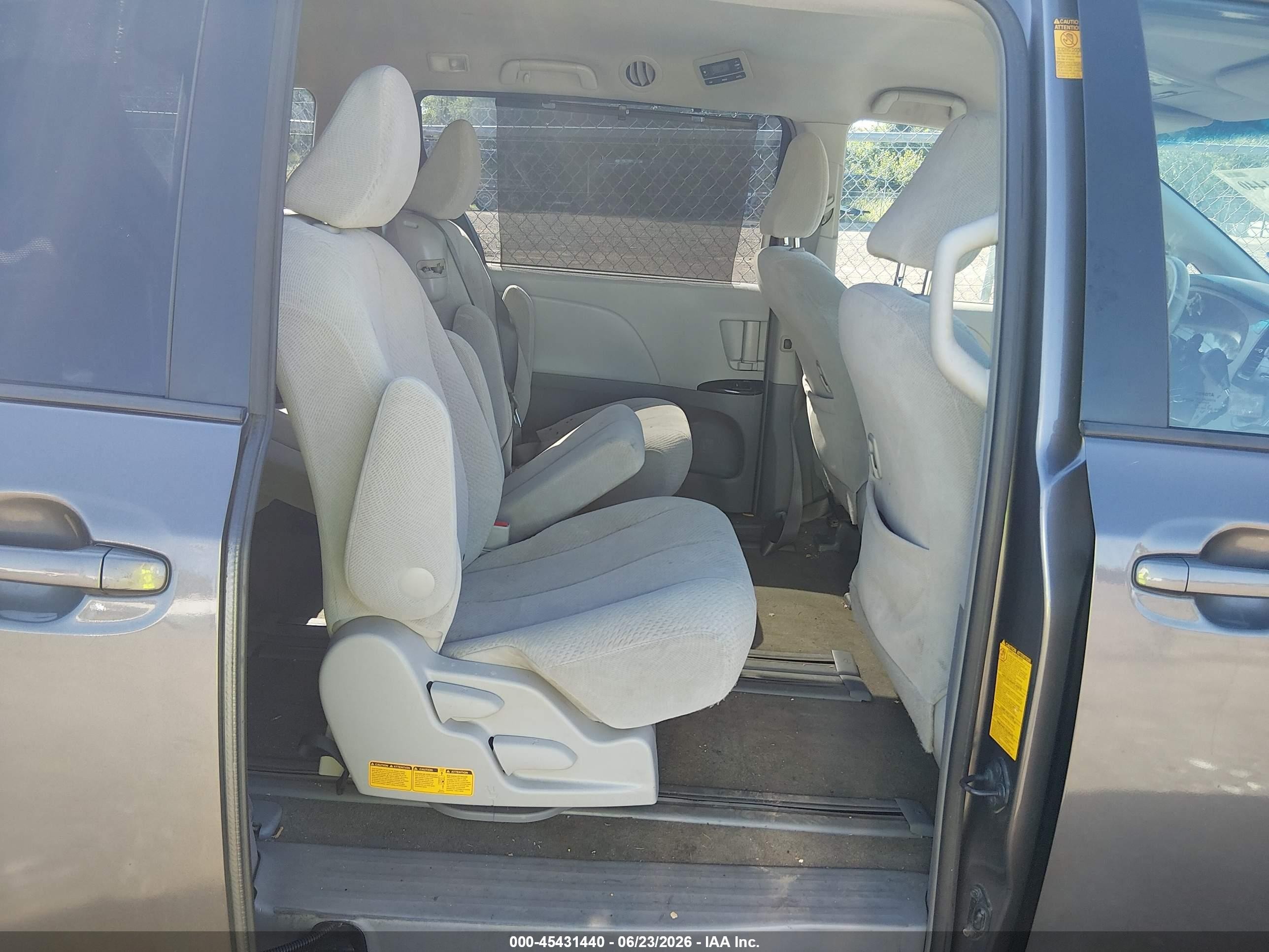 2013 Toyota Sienna Le V6 8 Passenger Серый vin: 5TDKK3DC2DS319427