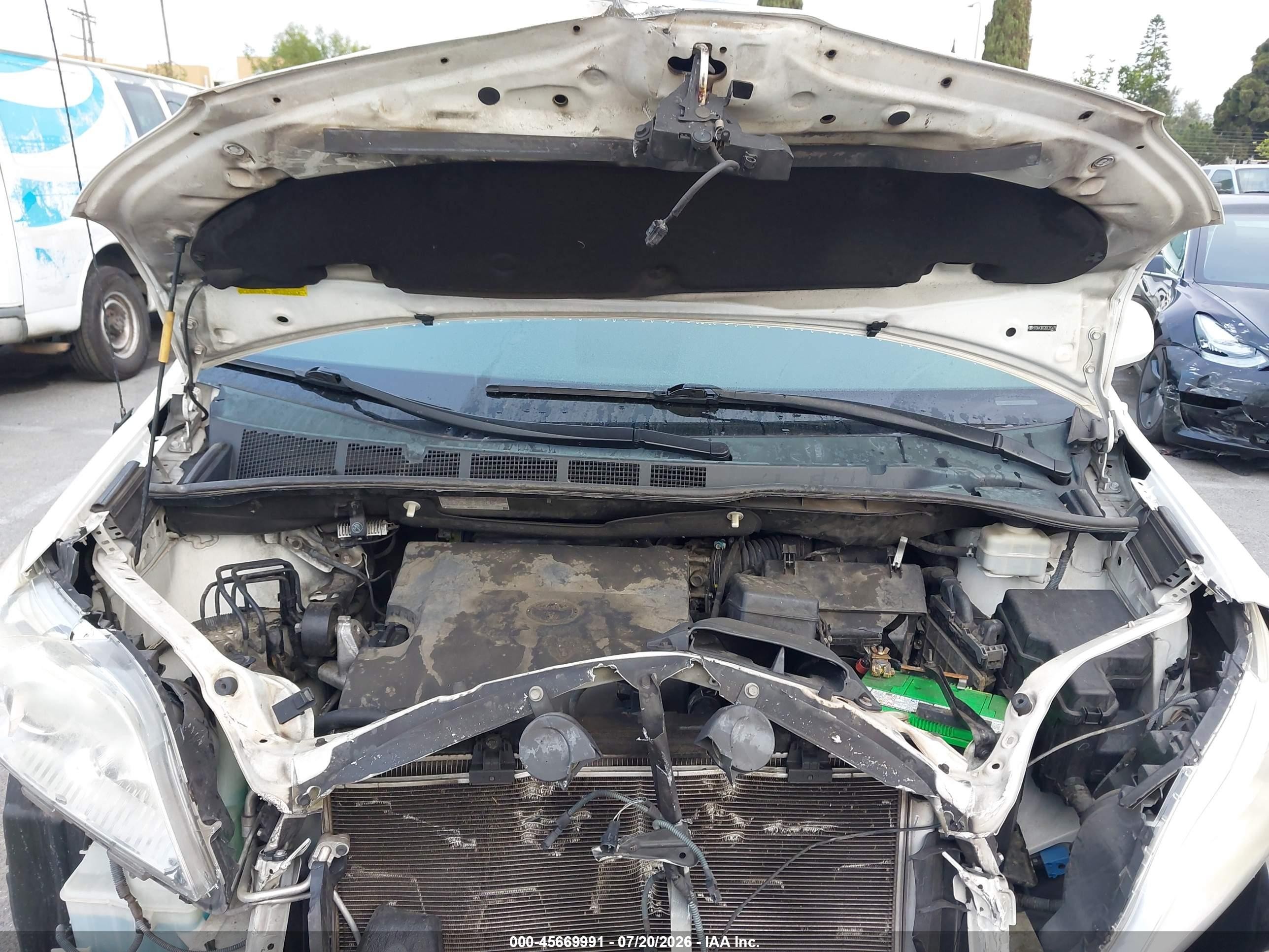 2013 Toyota Sienna Le V6 8 Passenger White vin: 5TDKK3DC2DS323476