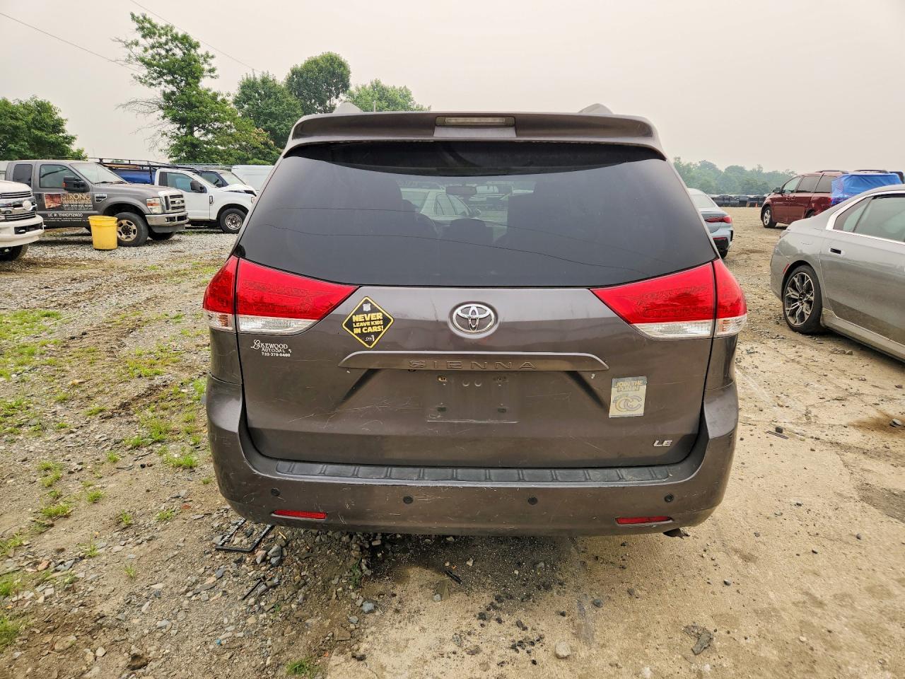 2013 Toyota Sienna Gray vin: 5TDKK3DC2DS350516