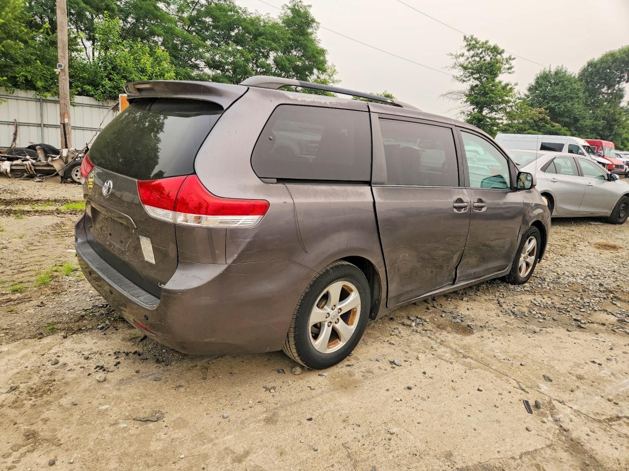2013 Toyota Sienna Gray vin: 5TDKK3DC2DS350516