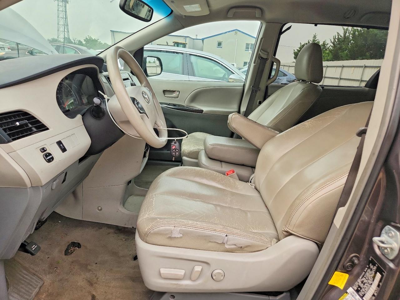 2013 Toyota Sienna Gray vin: 5TDKK3DC2DS350516