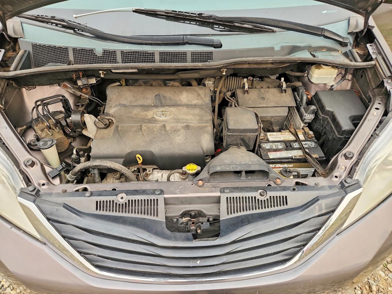 2013 Toyota Sienna Gray vin: 5TDKK3DC2DS350516