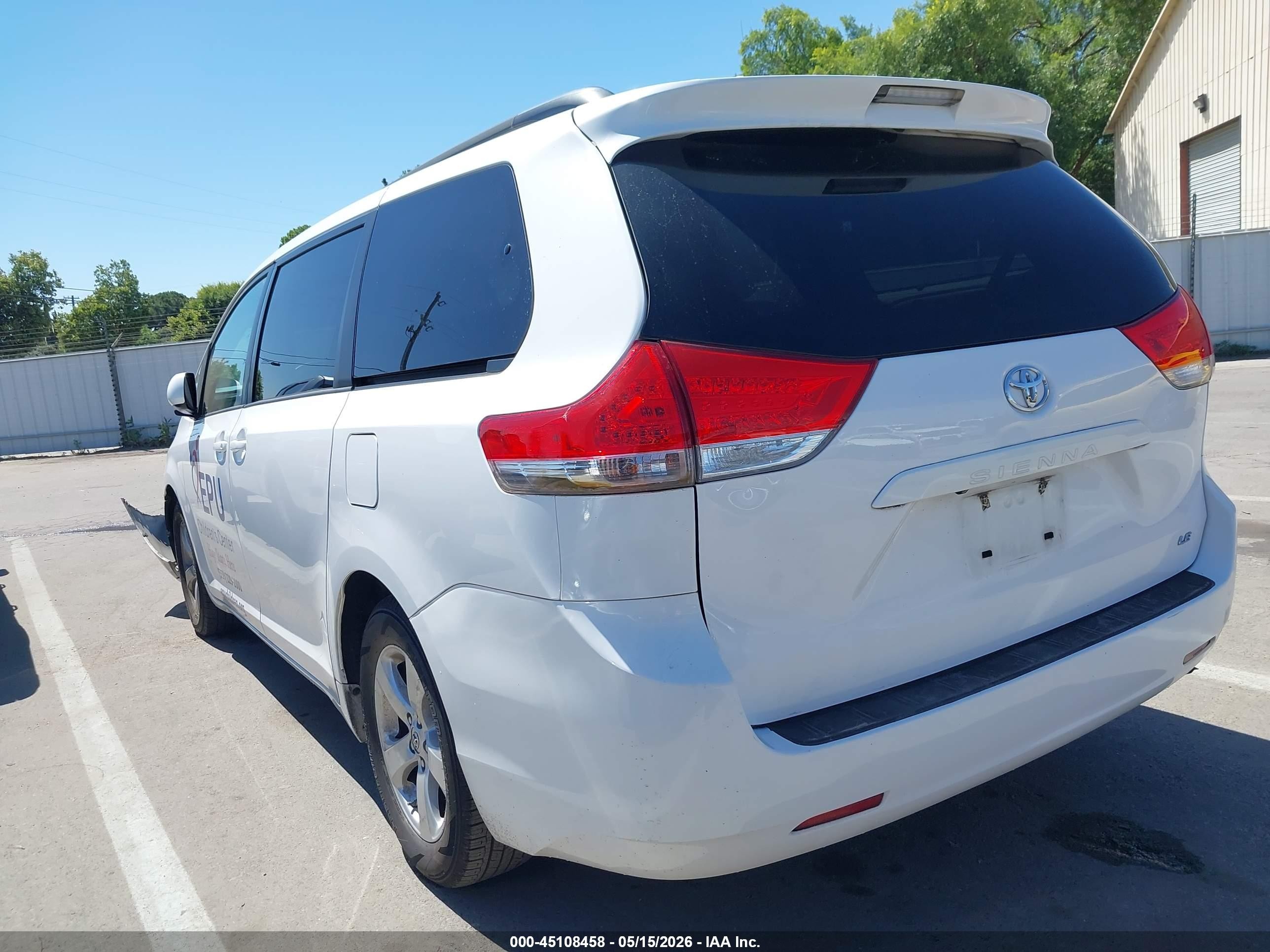2013 Toyota Sienna Le V6 8 Passenger Белый vin: 5TDKK3DC2DS350774