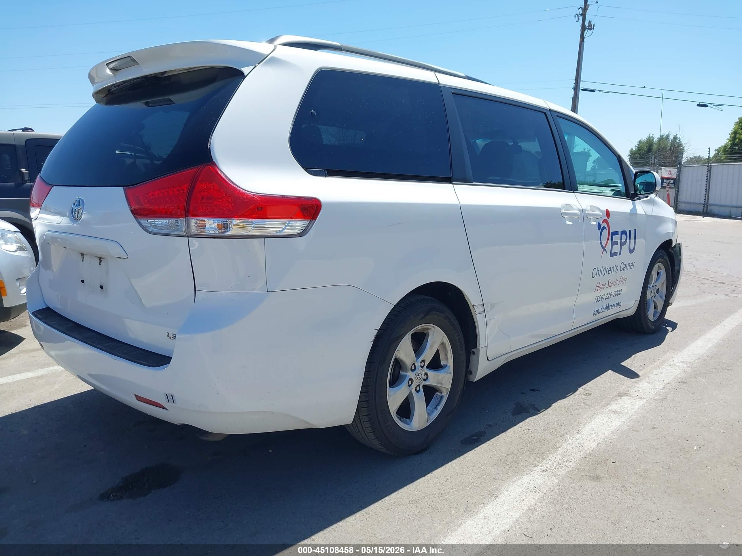 2013 Toyota Sienna Le V6 8 Passenger Белый vin: 5TDKK3DC2DS350774