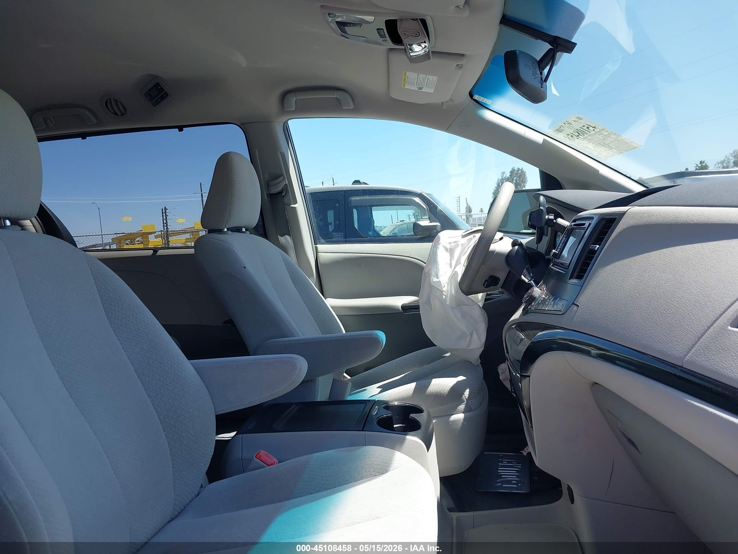 2013 Toyota Sienna Le V6 8 Passenger Белый vin: 5TDKK3DC2DS350774