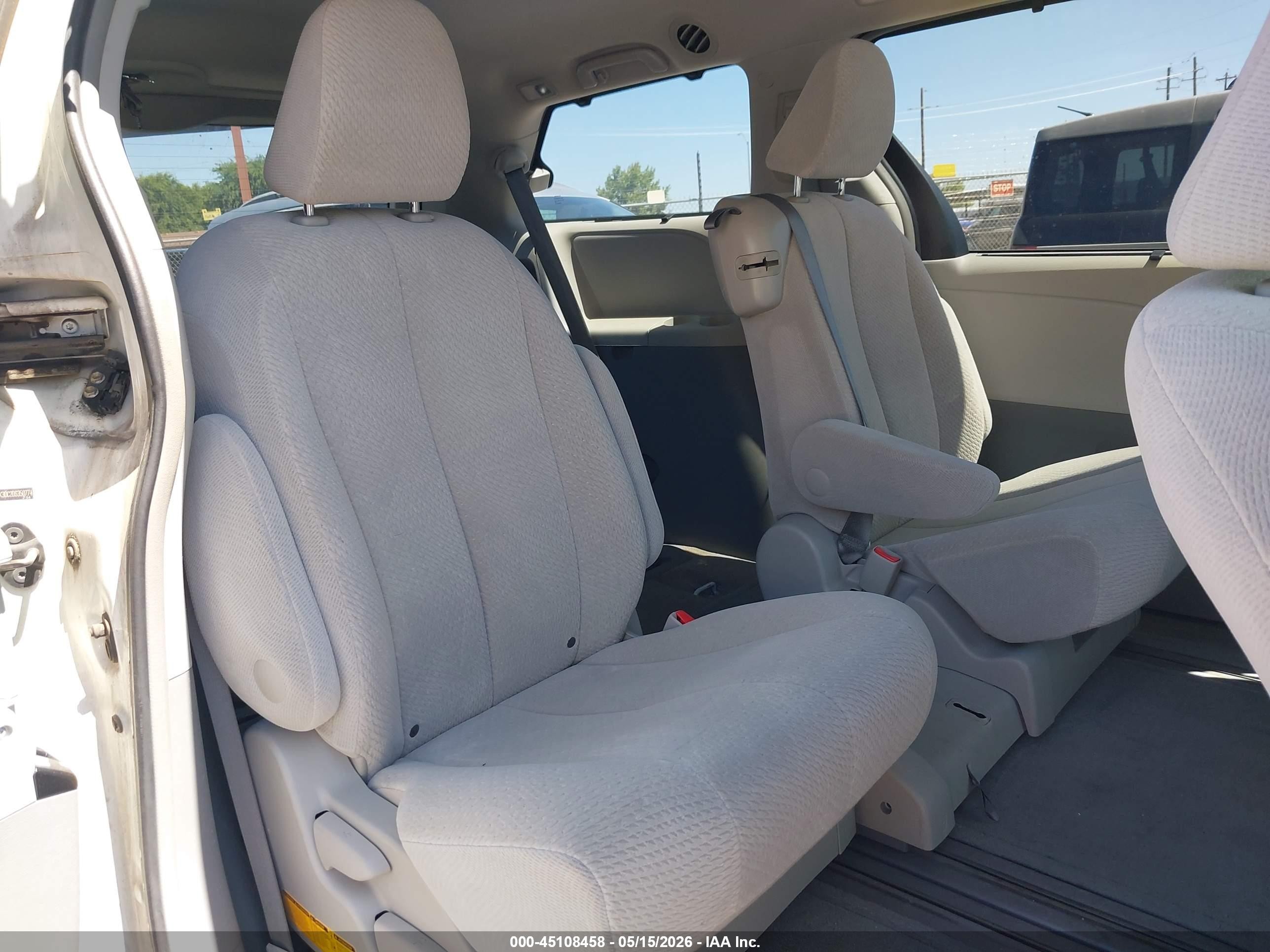 2013 Toyota Sienna Le V6 8 Passenger Белый vin: 5TDKK3DC2DS350774