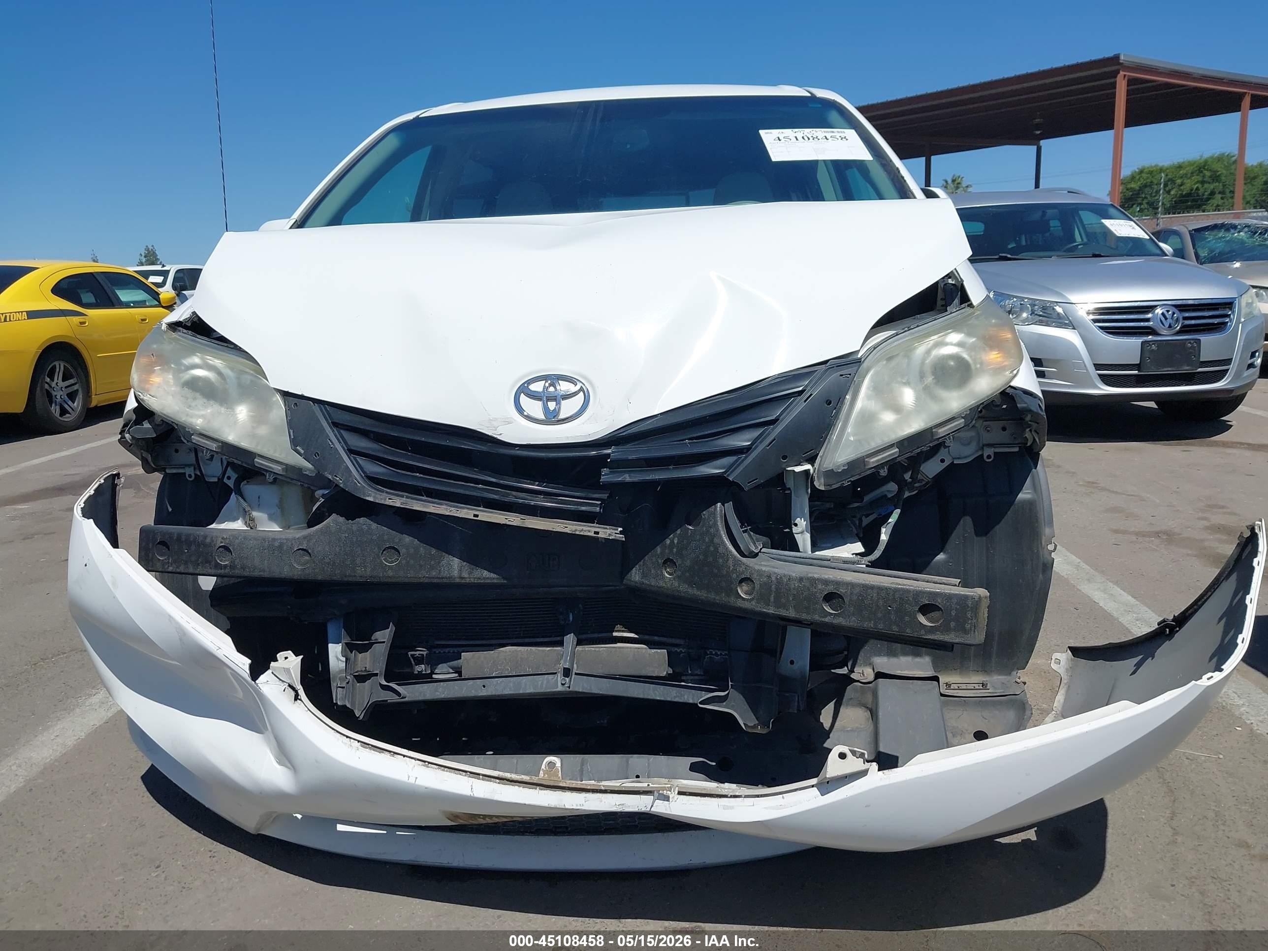 2013 Toyota Sienna Le V6 8 Passenger Белый vin: 5TDKK3DC2DS350774