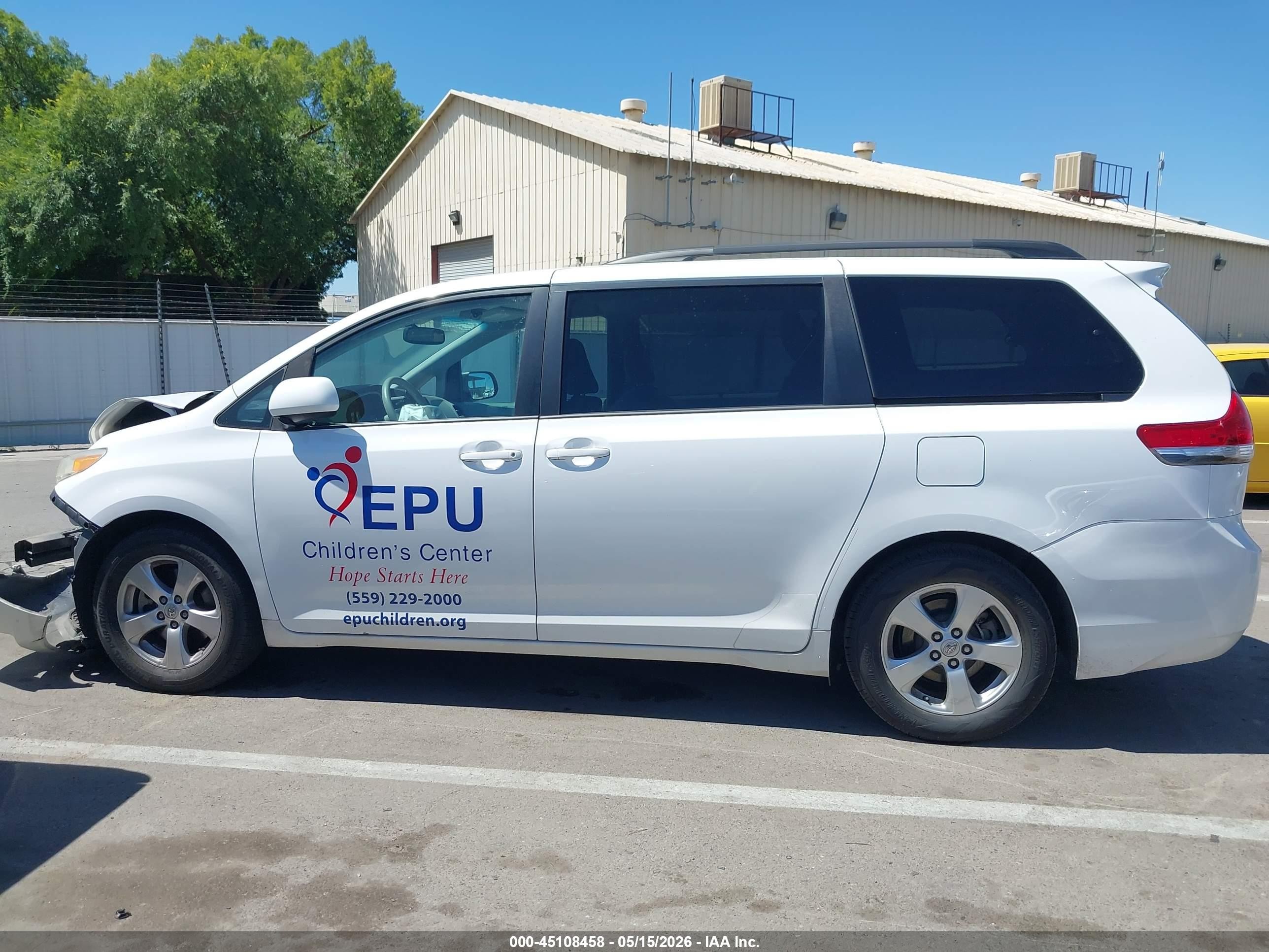 2013 Toyota Sienna Le V6 8 Passenger Белый vin: 5TDKK3DC2DS350774