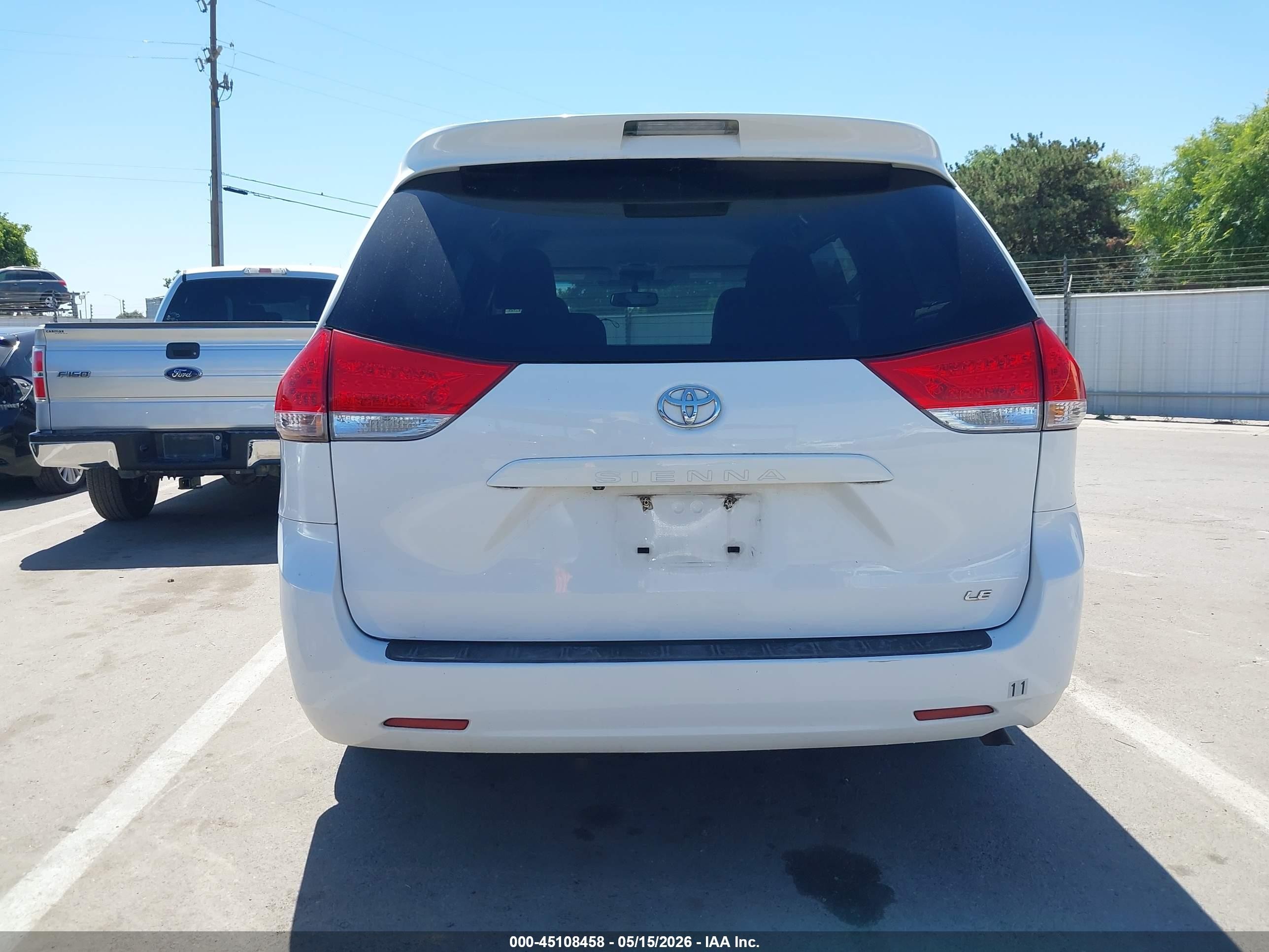 2013 Toyota Sienna Le V6 8 Passenger Белый vin: 5TDKK3DC2DS350774