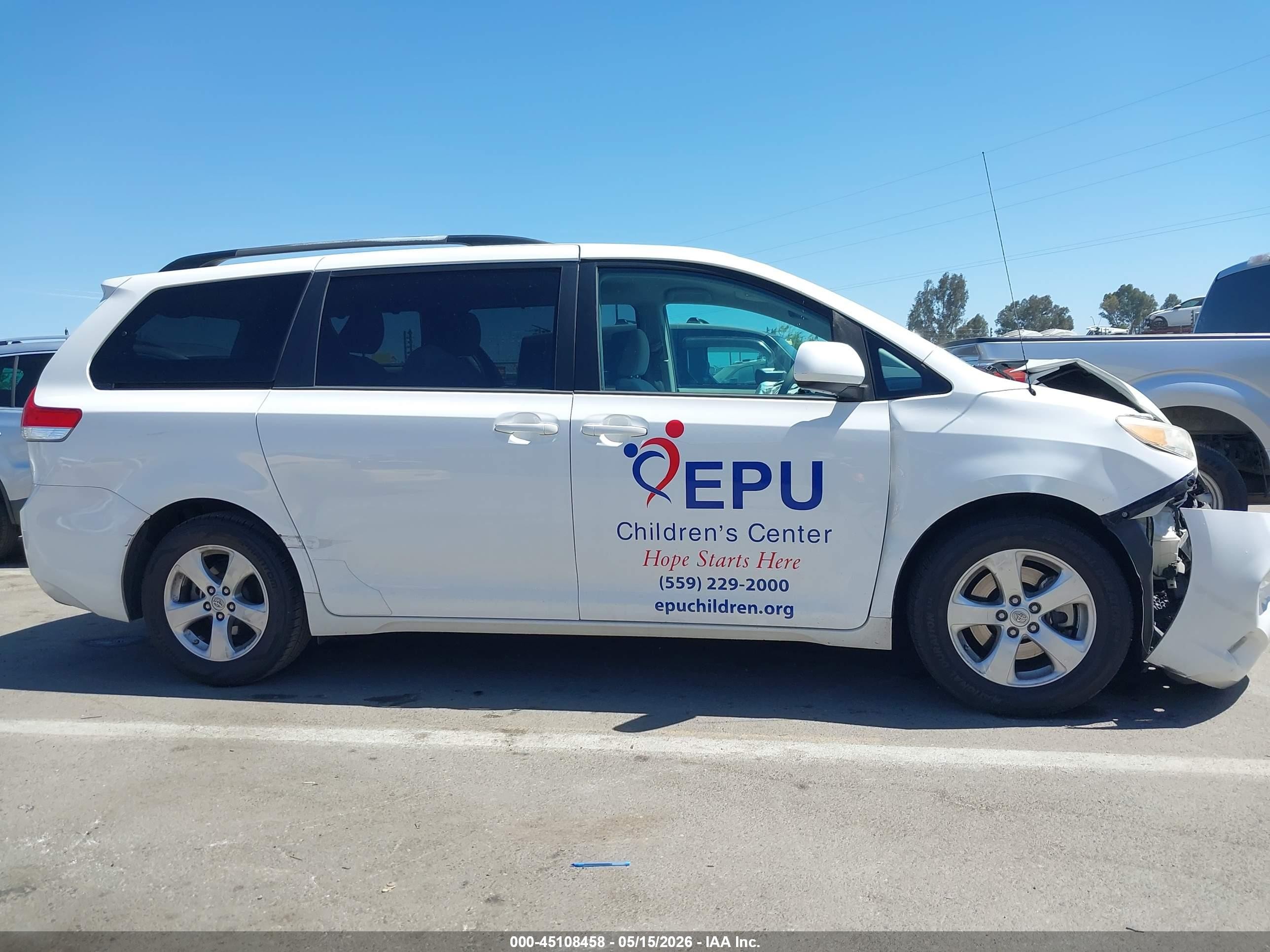 2013 Toyota Sienna Le V6 8 Passenger Белый vin: 5TDKK3DC2DS350774