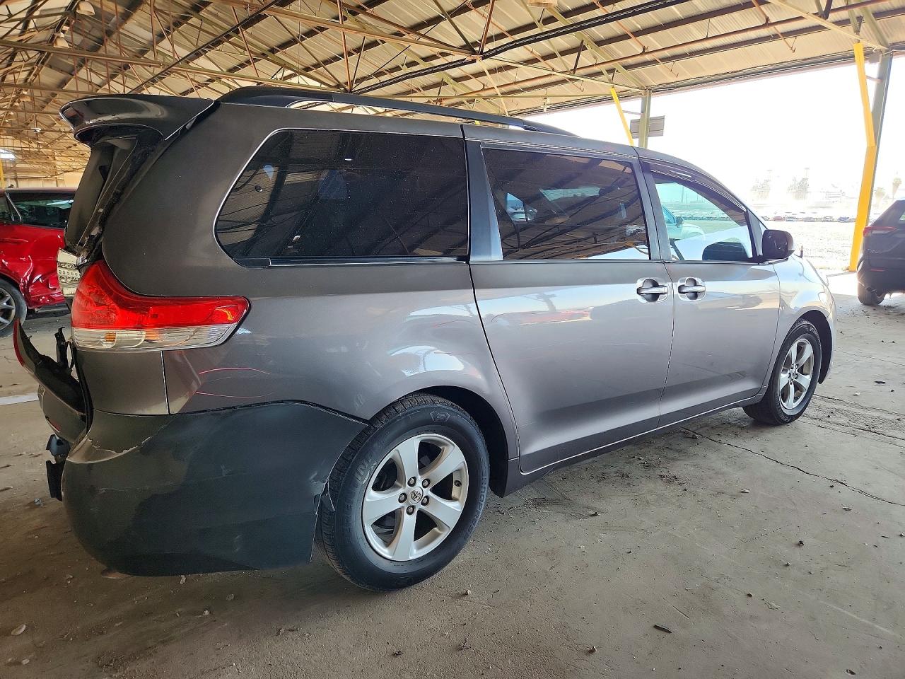2013 Toyota Sienna Le Gray vin: 5TDKK3DC2DS352895