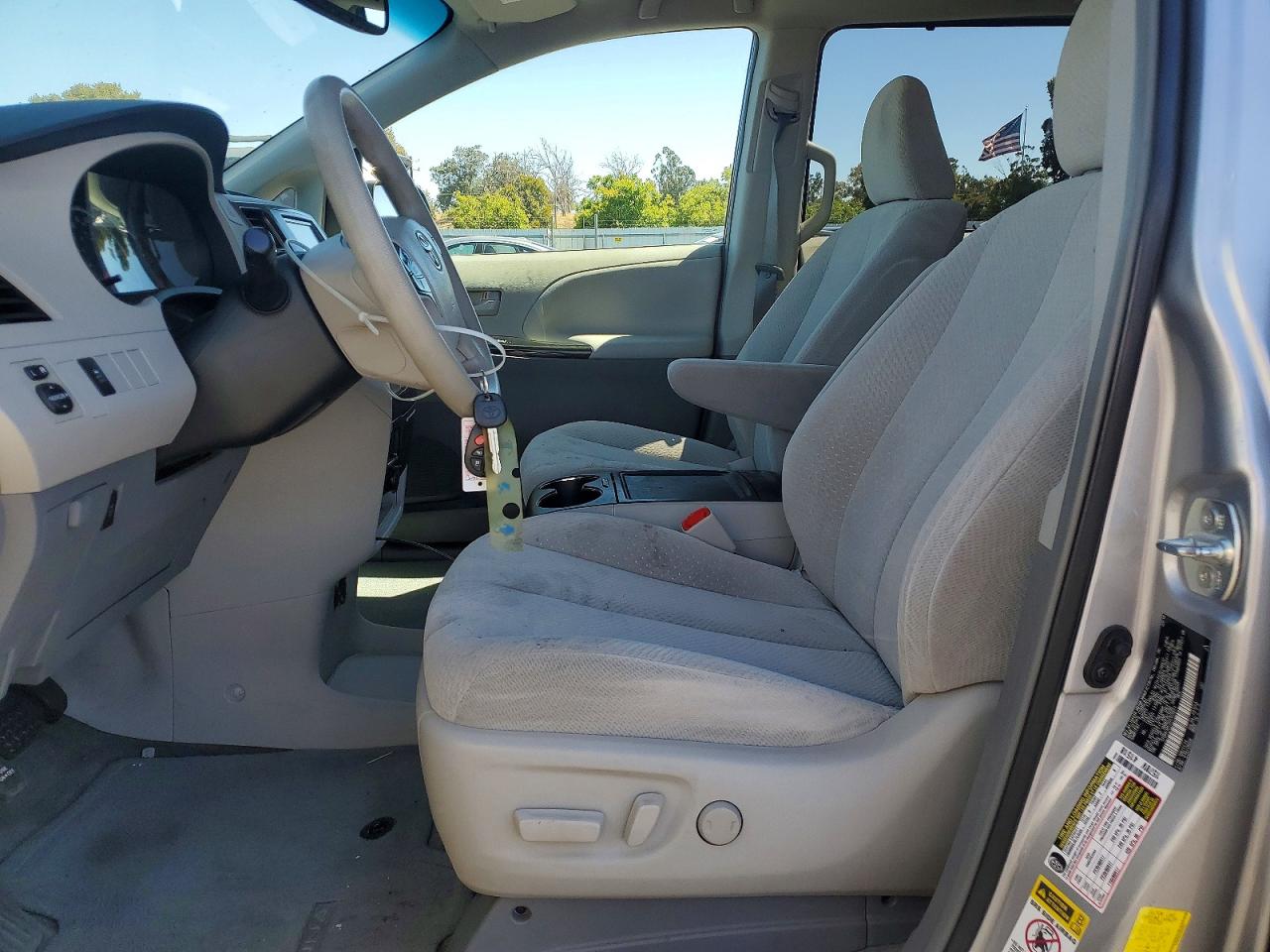 2013 Toyota Sienna Le Silver vin: 5TDKK3DC2DS355621