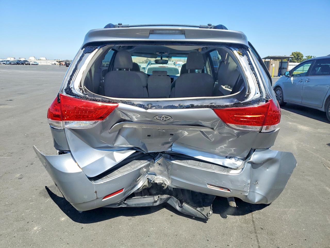 2013 Toyota Sienna Le Silver vin: 5TDKK3DC2DS355621