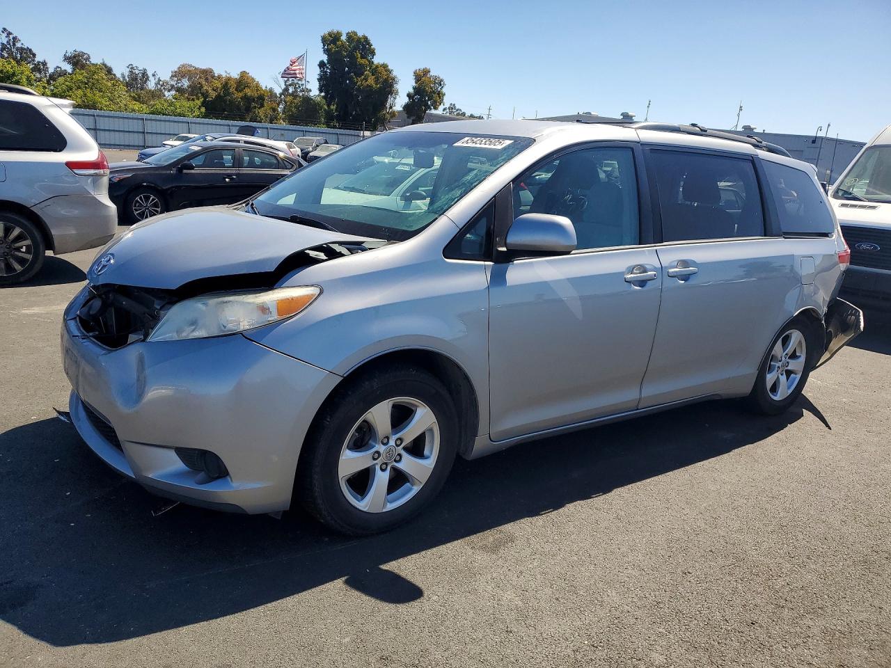 2013 Toyota Sienna Le Silver vin: 5TDKK3DC2DS355621