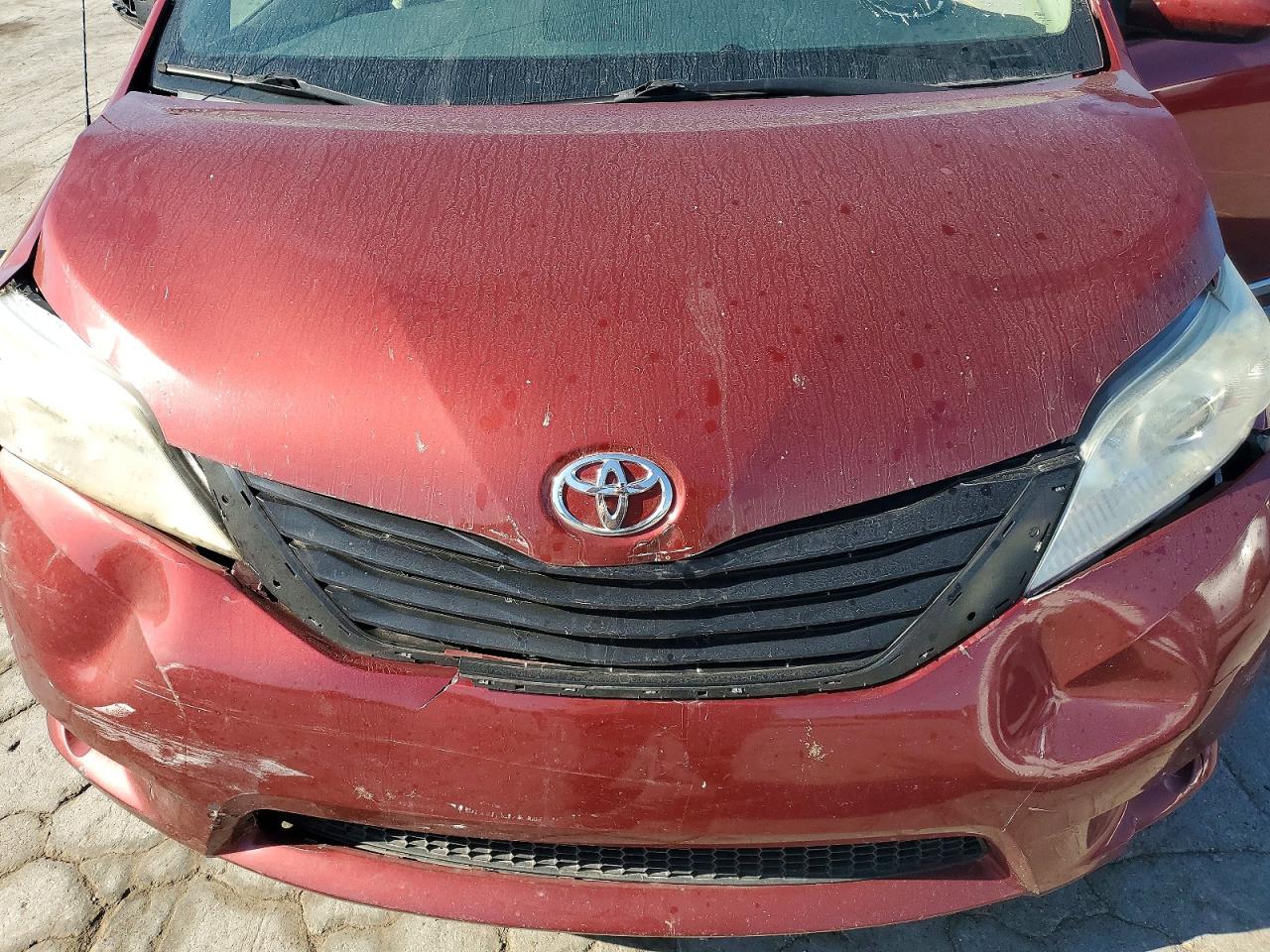 2013 Toyota Sienna Le Maroon vin: 5TDKK3DC2DS369549
